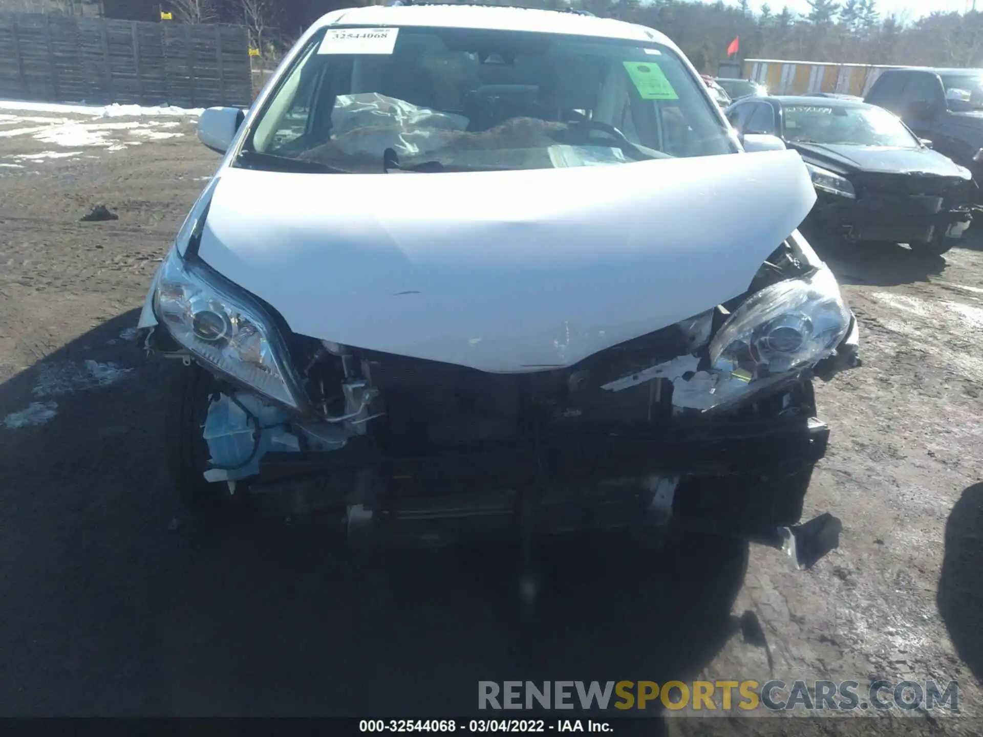 6 Photograph of a damaged car 5TDJZ3DC5KS221304 TOYOTA SIENNA 2019