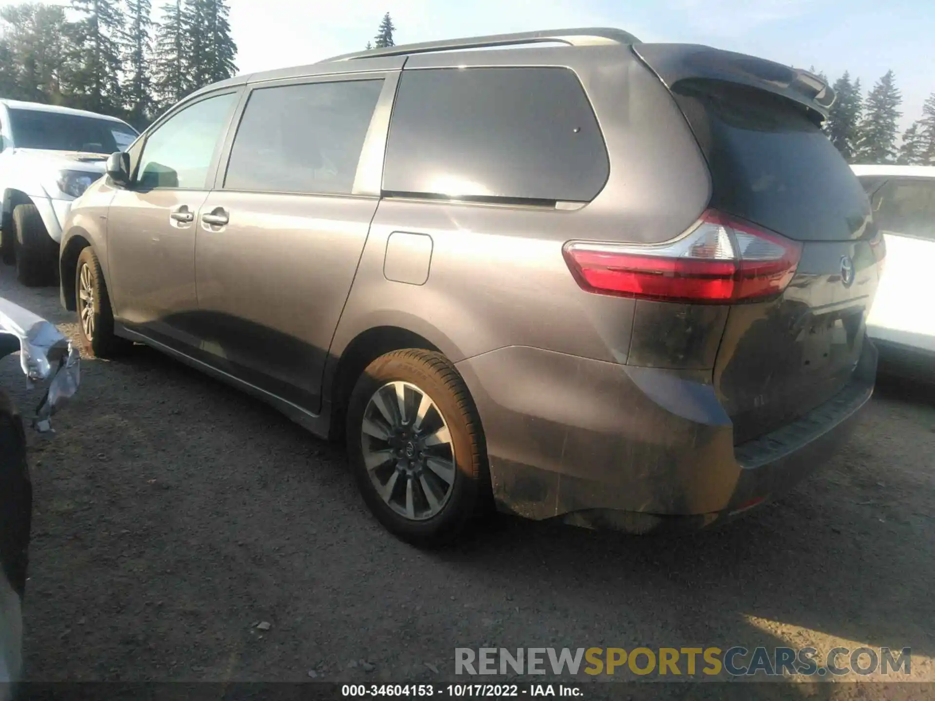 3 Photograph of a damaged car 5TDJZ3DC5KS225546 TOYOTA SIENNA 2019