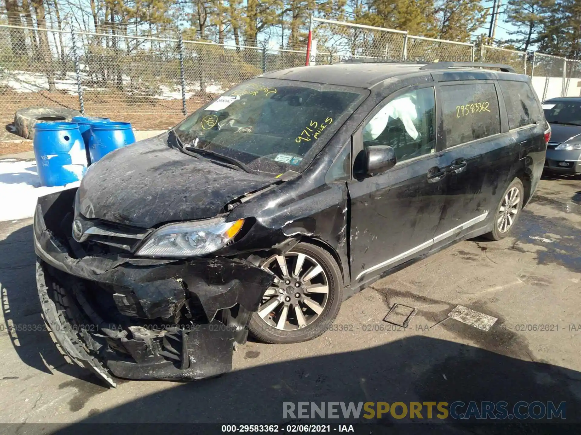 2 Photograph of a damaged car 5TDJZ3DC5KS225837 TOYOTA SIENNA 2019