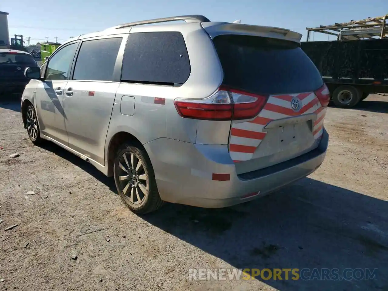 3 Фотография поврежденного автомобиля 5TDJZ3DC6KS218699 TOYOTA SIENNA 2019