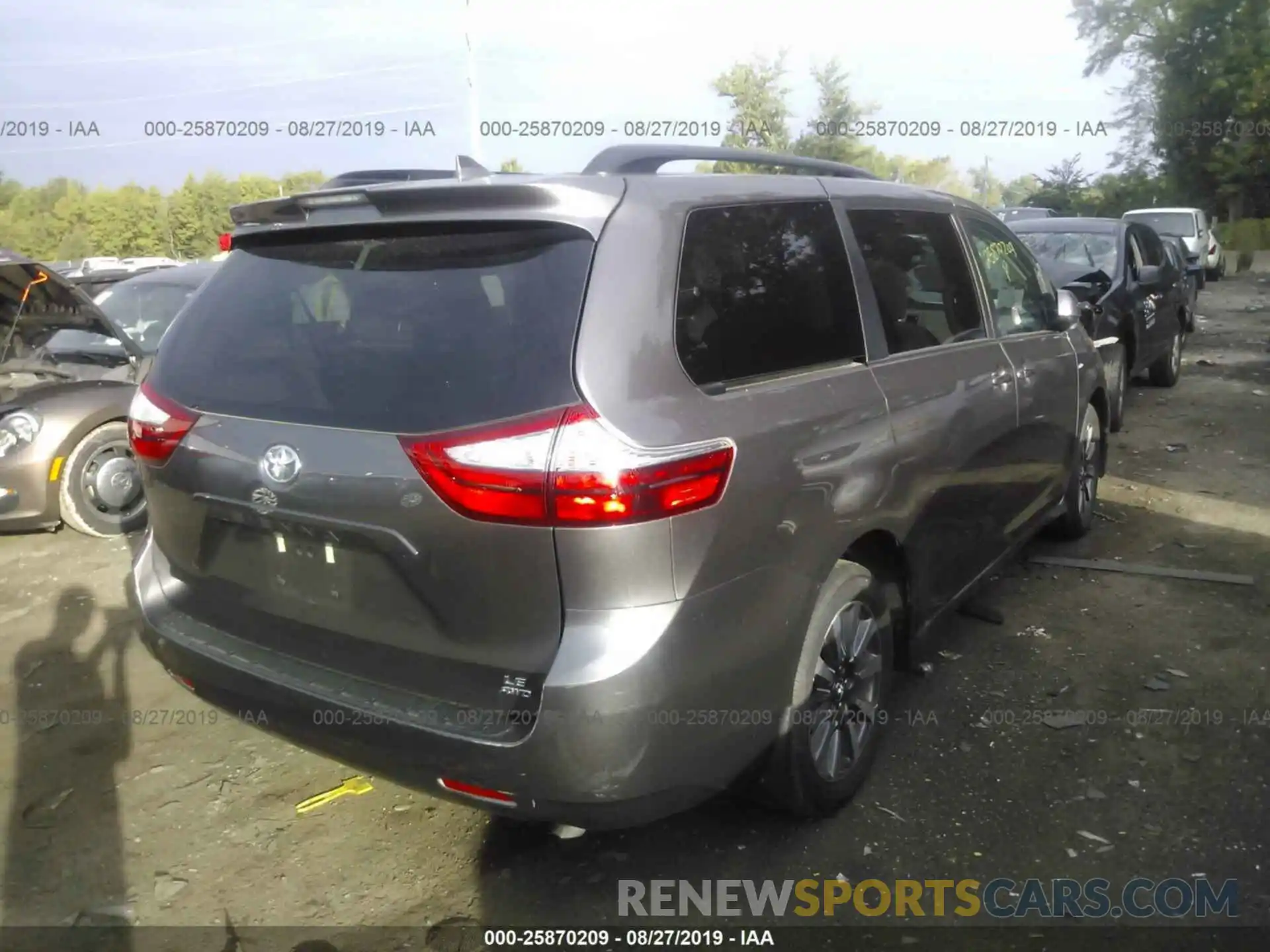 4 Photograph of a damaged car 5TDJZ3DC6KS220291 TOYOTA SIENNA 2019