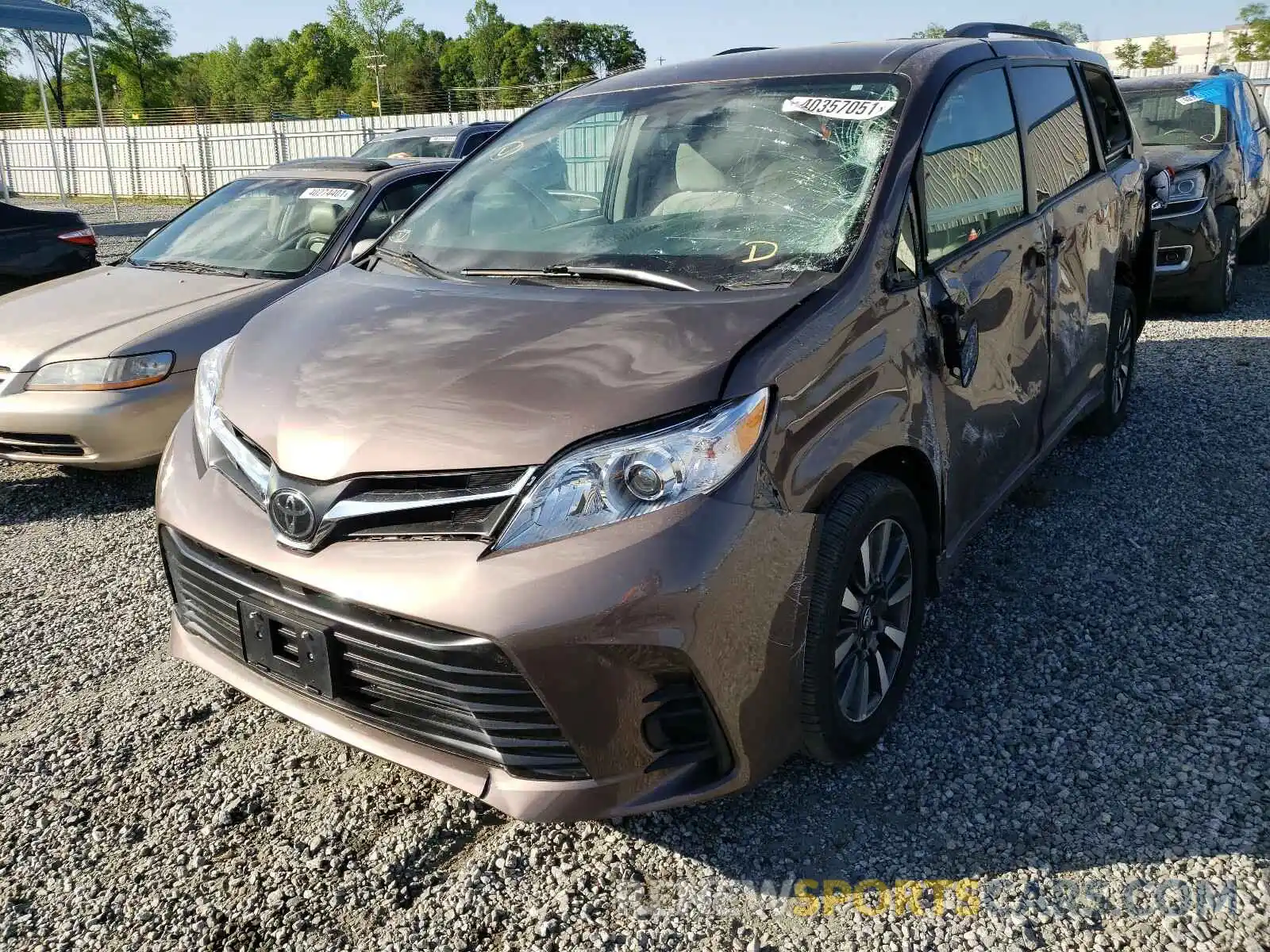 2 Фотография поврежденного автомобиля 5TDJZ3DC7KS224690 TOYOTA SIENNA 2019