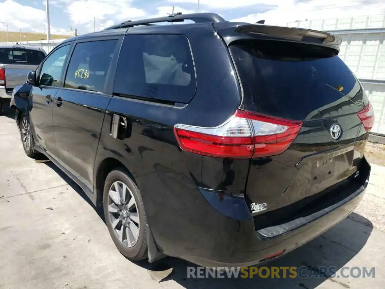 3 Photograph of a damaged car 5TDJZ3DC7KS226133 TOYOTA SIENNA 2019