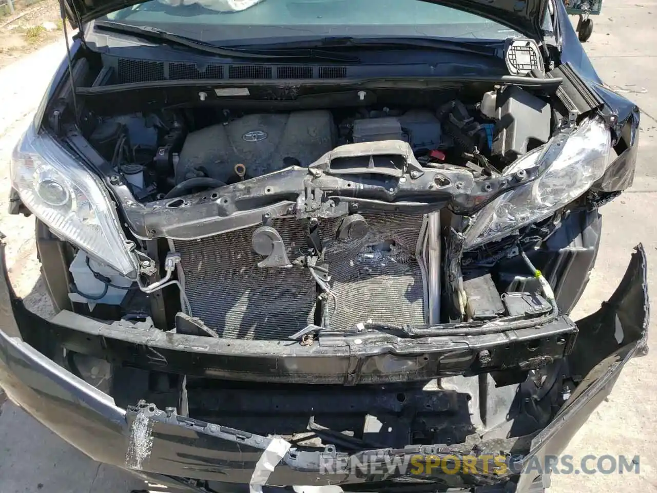 7 Photograph of a damaged car 5TDJZ3DC7KS226133 TOYOTA SIENNA 2019