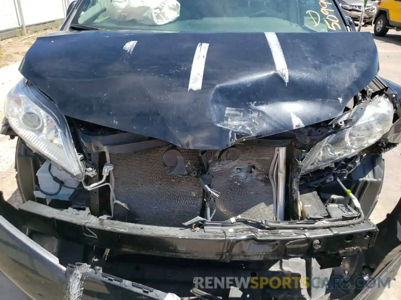 9 Photograph of a damaged car 5TDJZ3DC7KS226133 TOYOTA SIENNA 2019