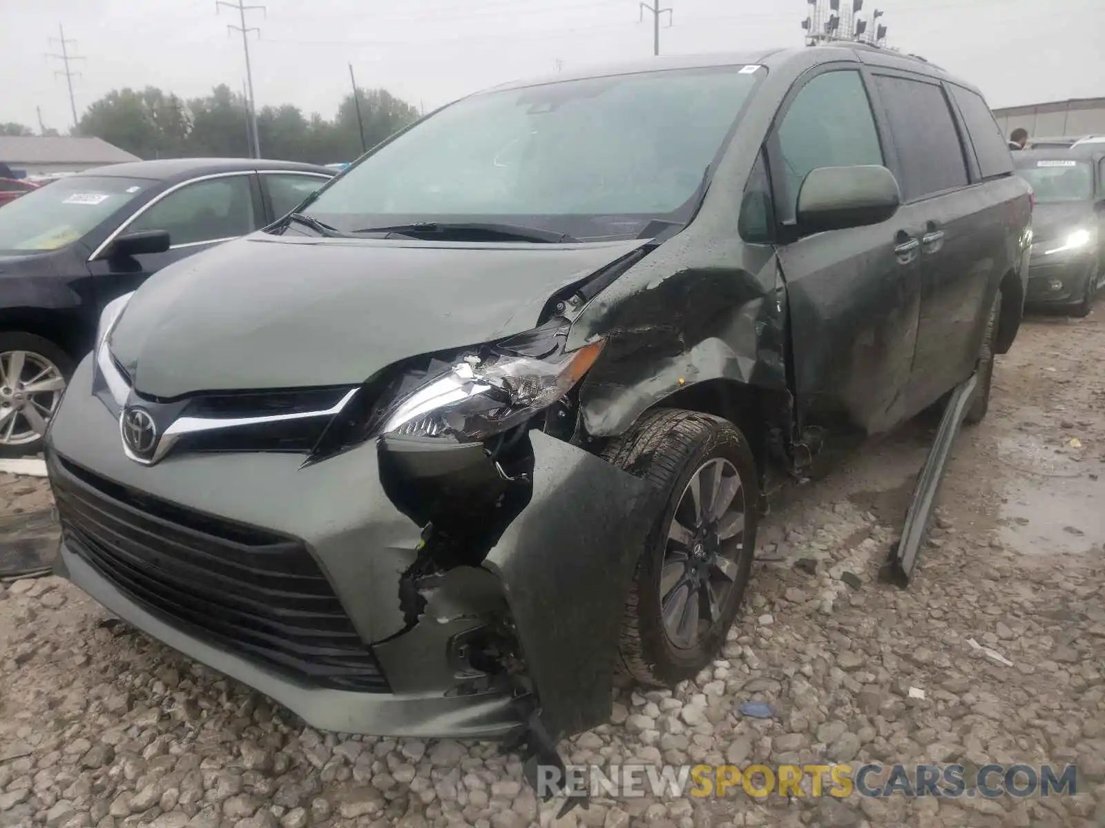 2 Photograph of a damaged car 5TDJZ3DC8KS215383 TOYOTA SIENNA 2019