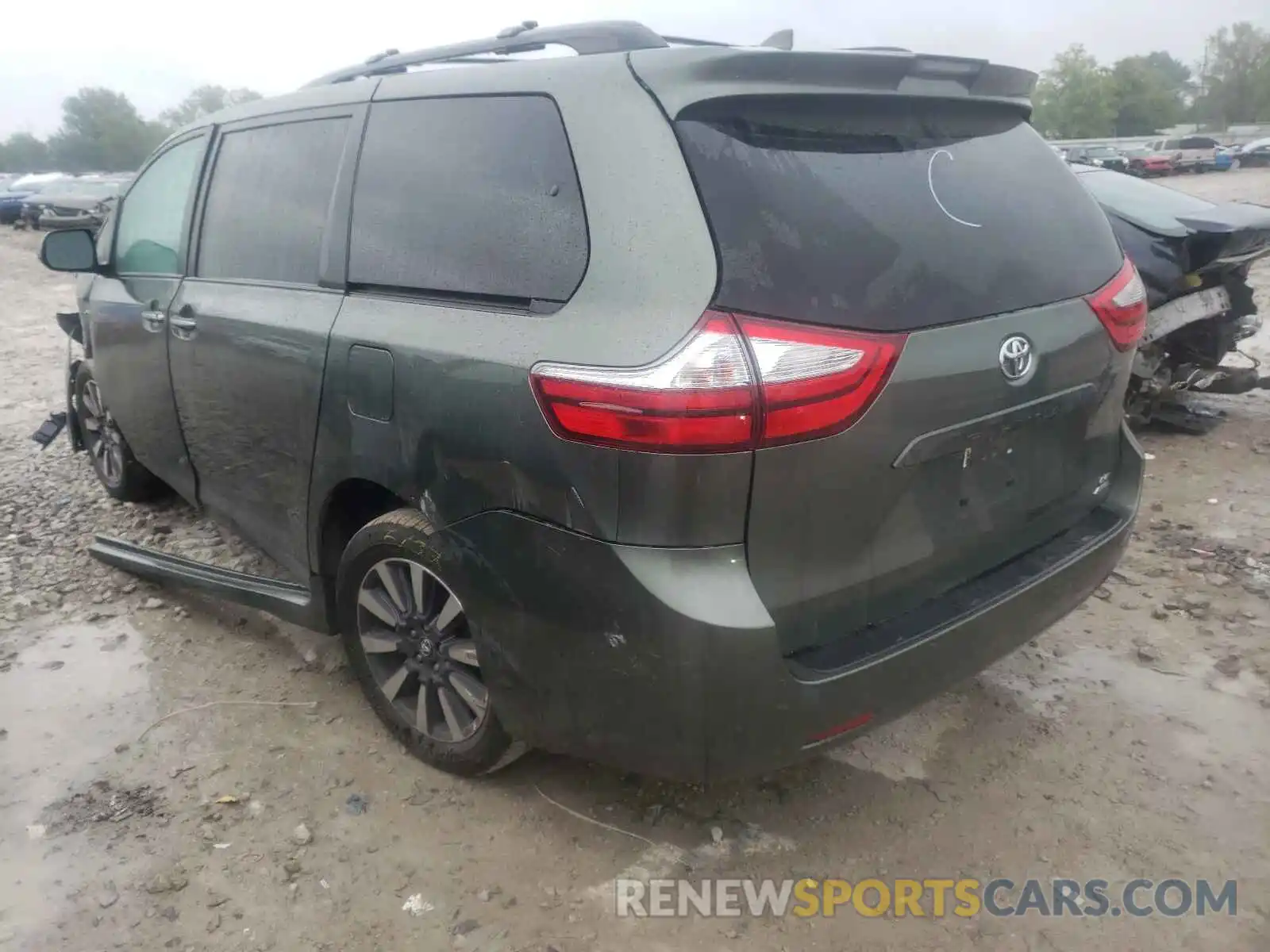 3 Photograph of a damaged car 5TDJZ3DC8KS215383 TOYOTA SIENNA 2019