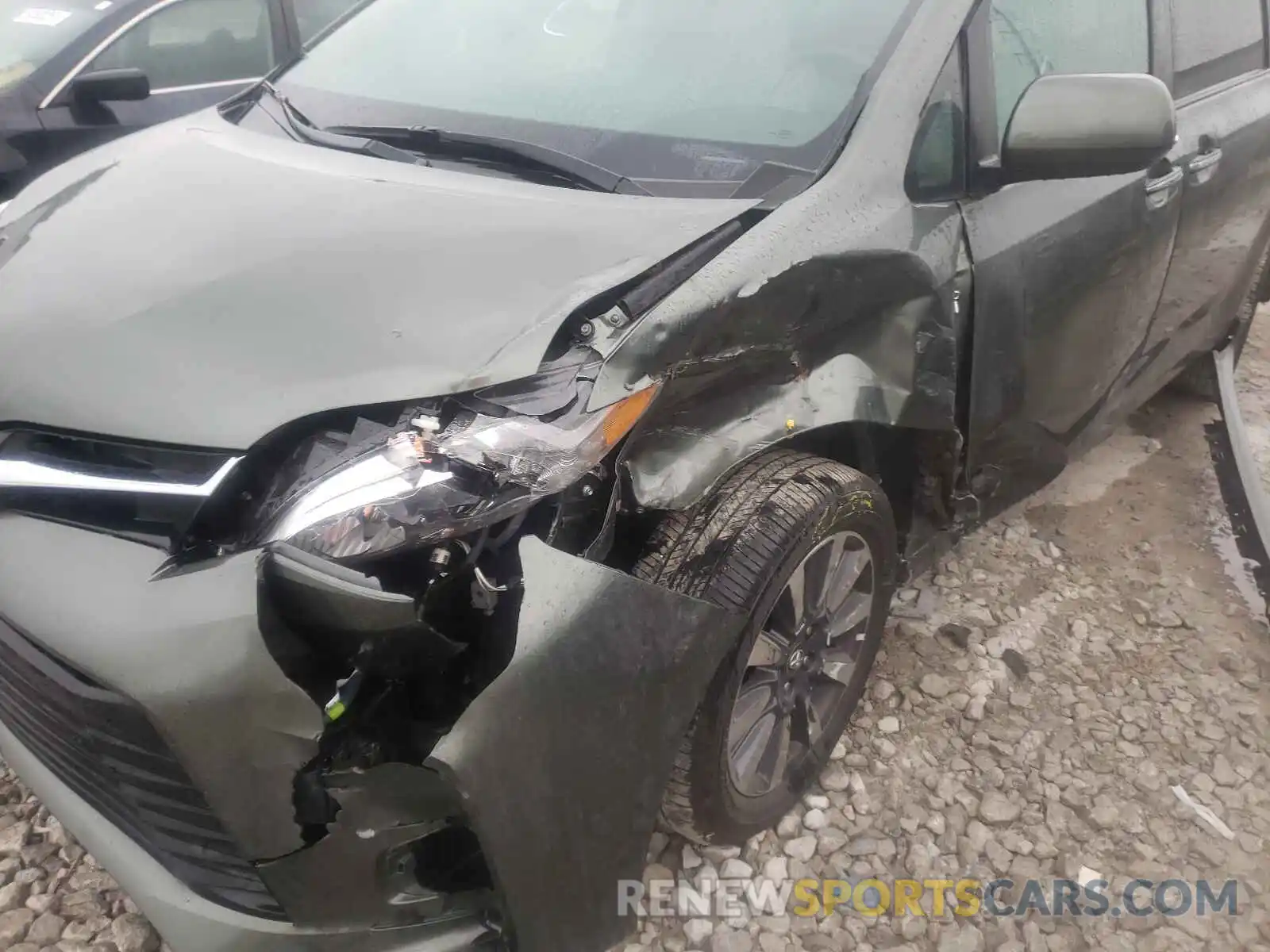 9 Photograph of a damaged car 5TDJZ3DC8KS215383 TOYOTA SIENNA 2019