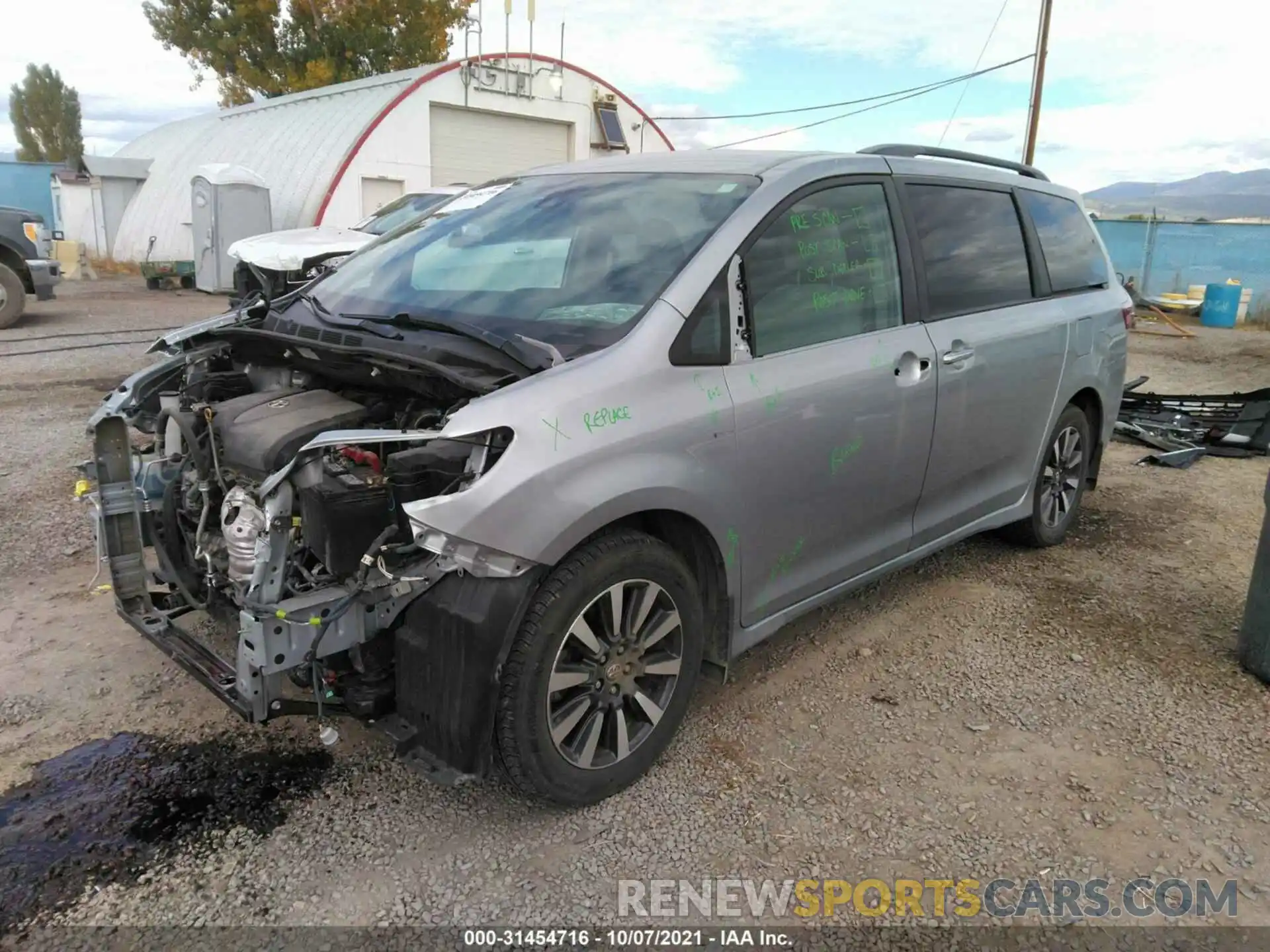 2 Photograph of a damaged car 5TDJZ3DC8KS221152 TOYOTA SIENNA 2019