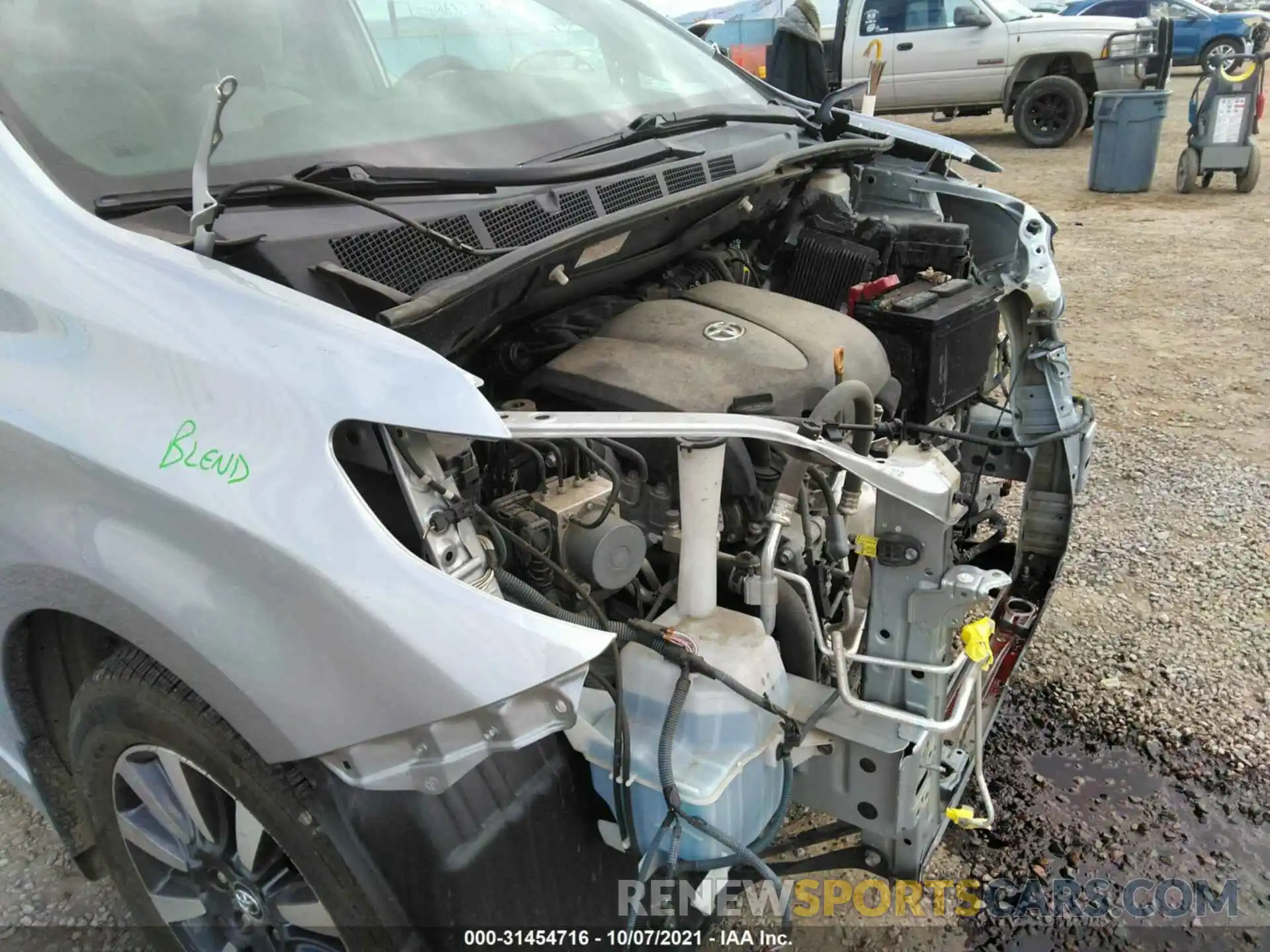 6 Photograph of a damaged car 5TDJZ3DC8KS221152 TOYOTA SIENNA 2019