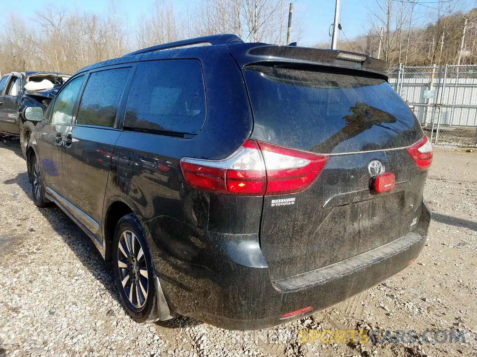 3 Фотография поврежденного автомобиля 5TDJZ3DC8KS224052 TOYOTA SIENNA 2019