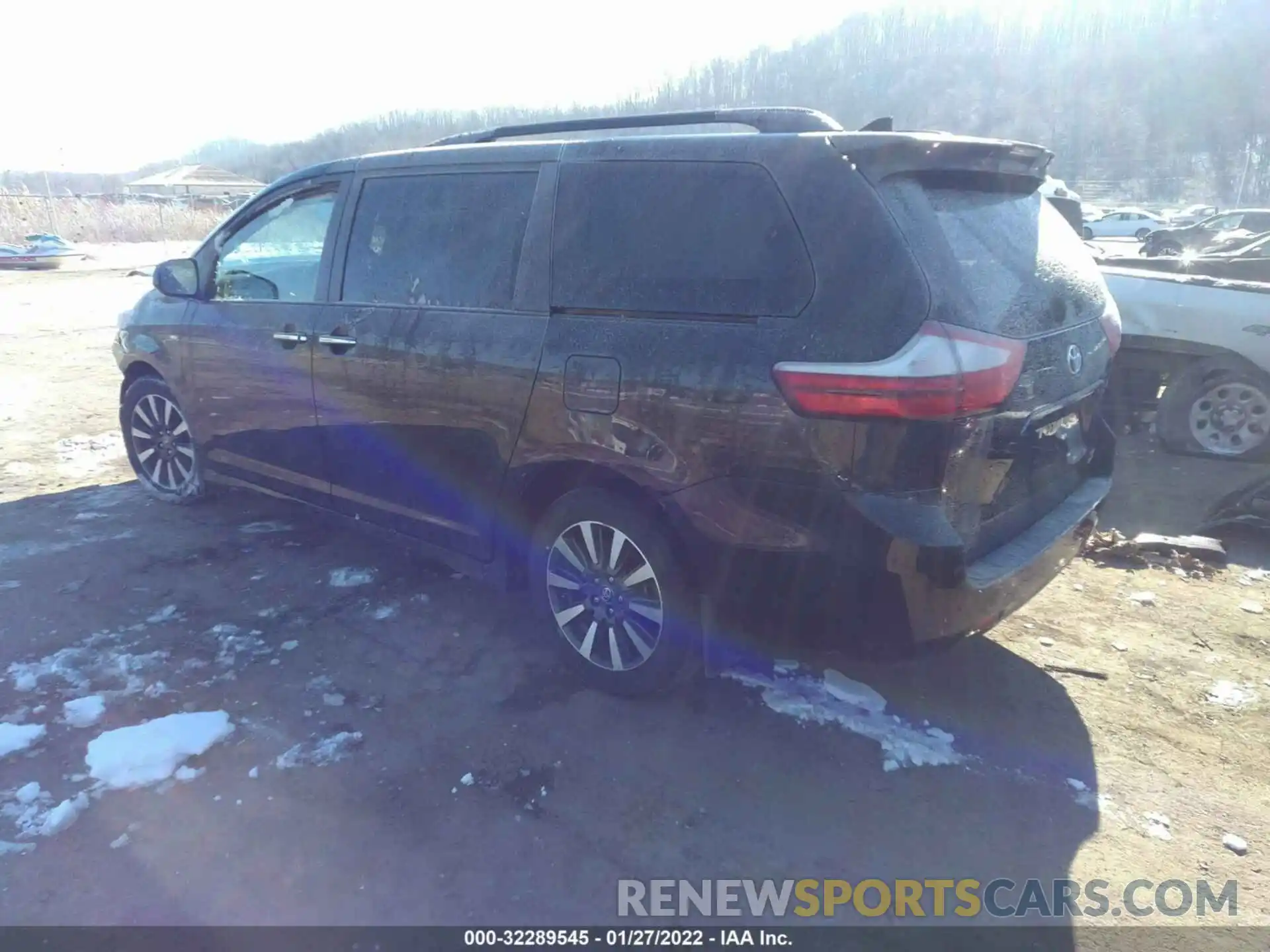 3 Photograph of a damaged car 5TDJZ3DC8KS225542 TOYOTA SIENNA 2019