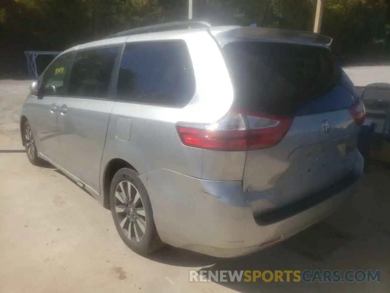 3 Photograph of a damaged car 5TDJZ3DC9KS214016 TOYOTA SIENNA 2019