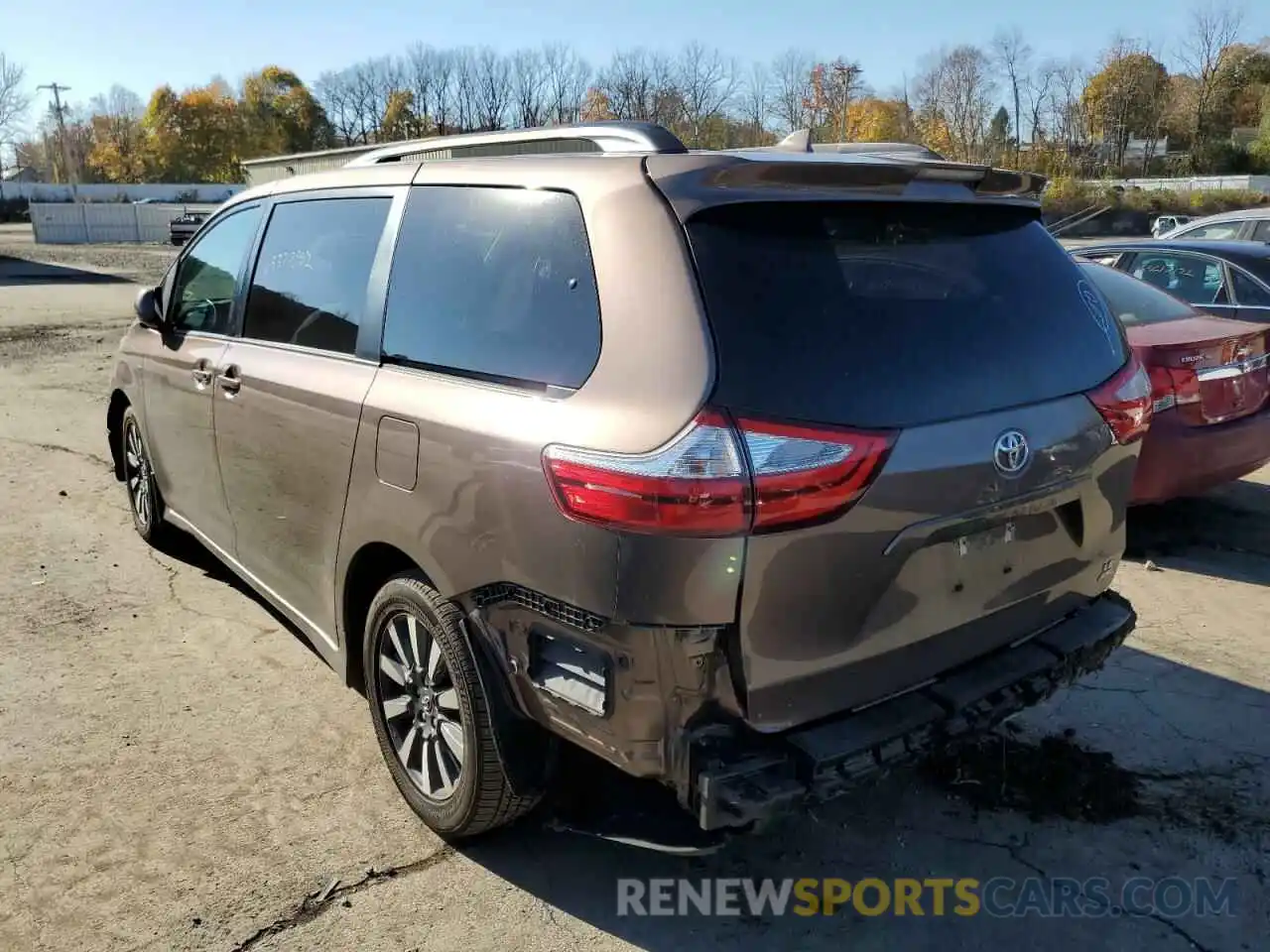 3 Photograph of a damaged car 5TDJZ3DC9KS214260 TOYOTA SIENNA 2019