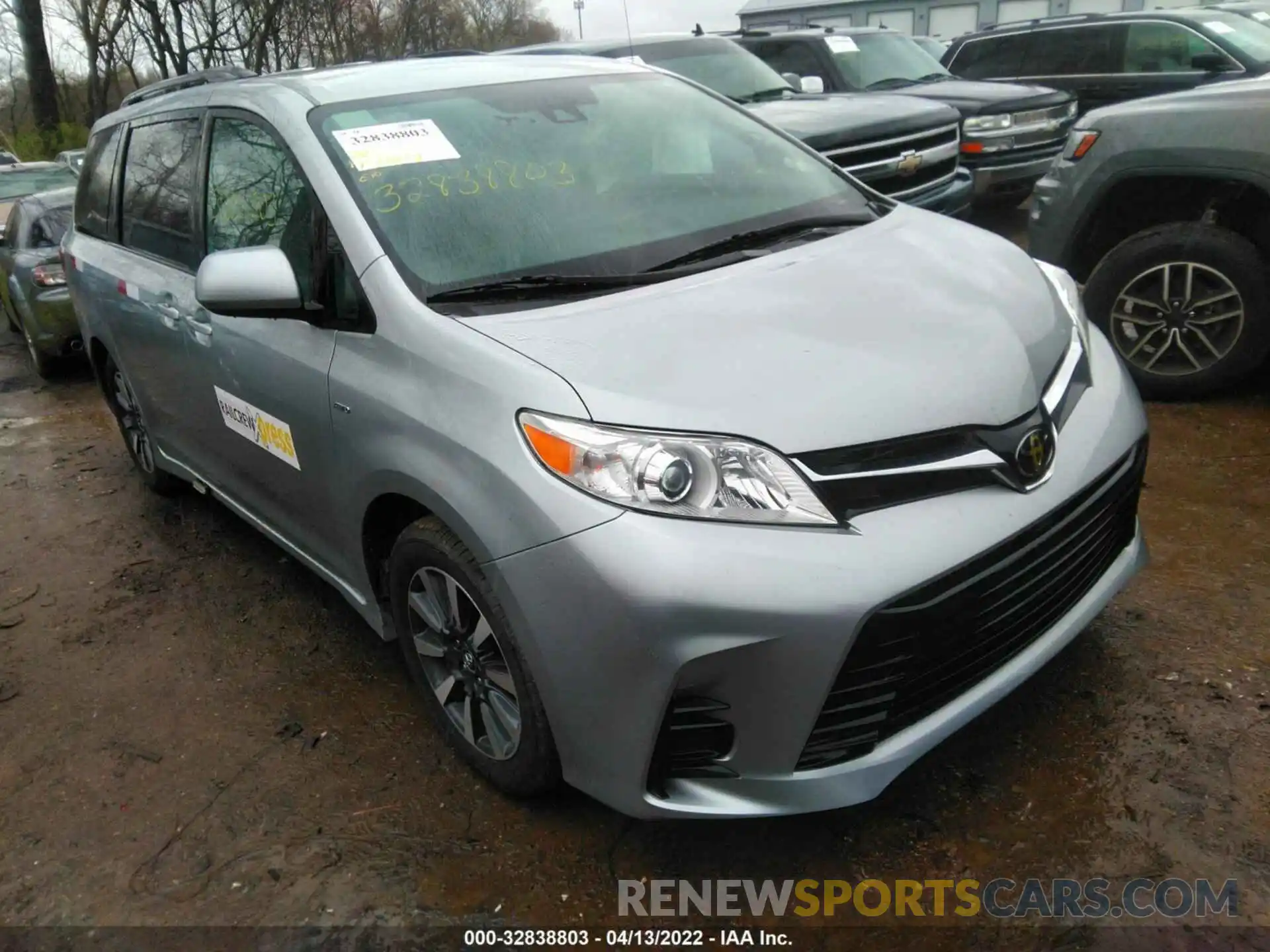 1 Photograph of a damaged car 5TDJZ3DC9KS218860 TOYOTA SIENNA 2019