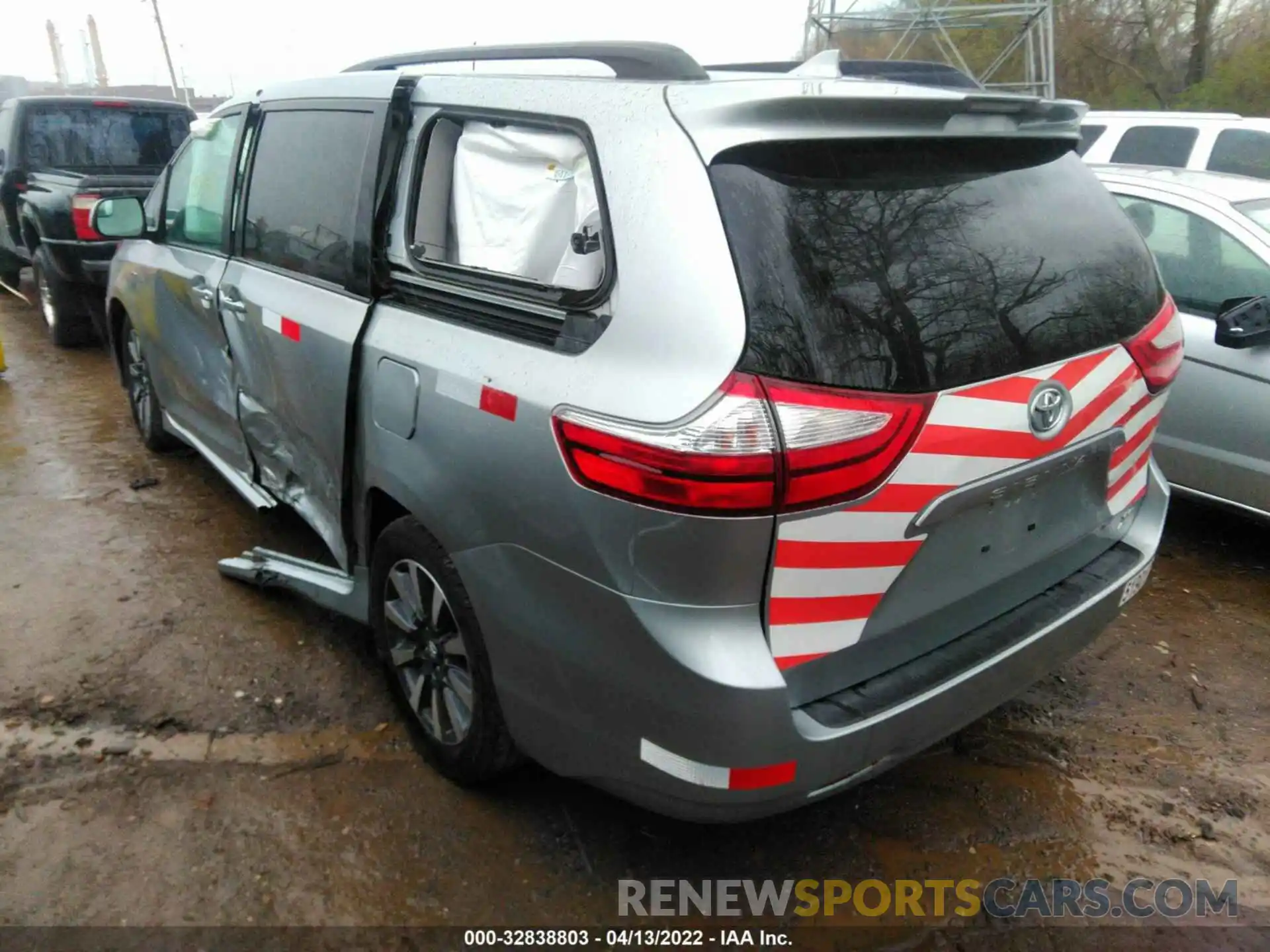 3 Фотография поврежденного автомобиля 5TDJZ3DC9KS218860 TOYOTA SIENNA 2019