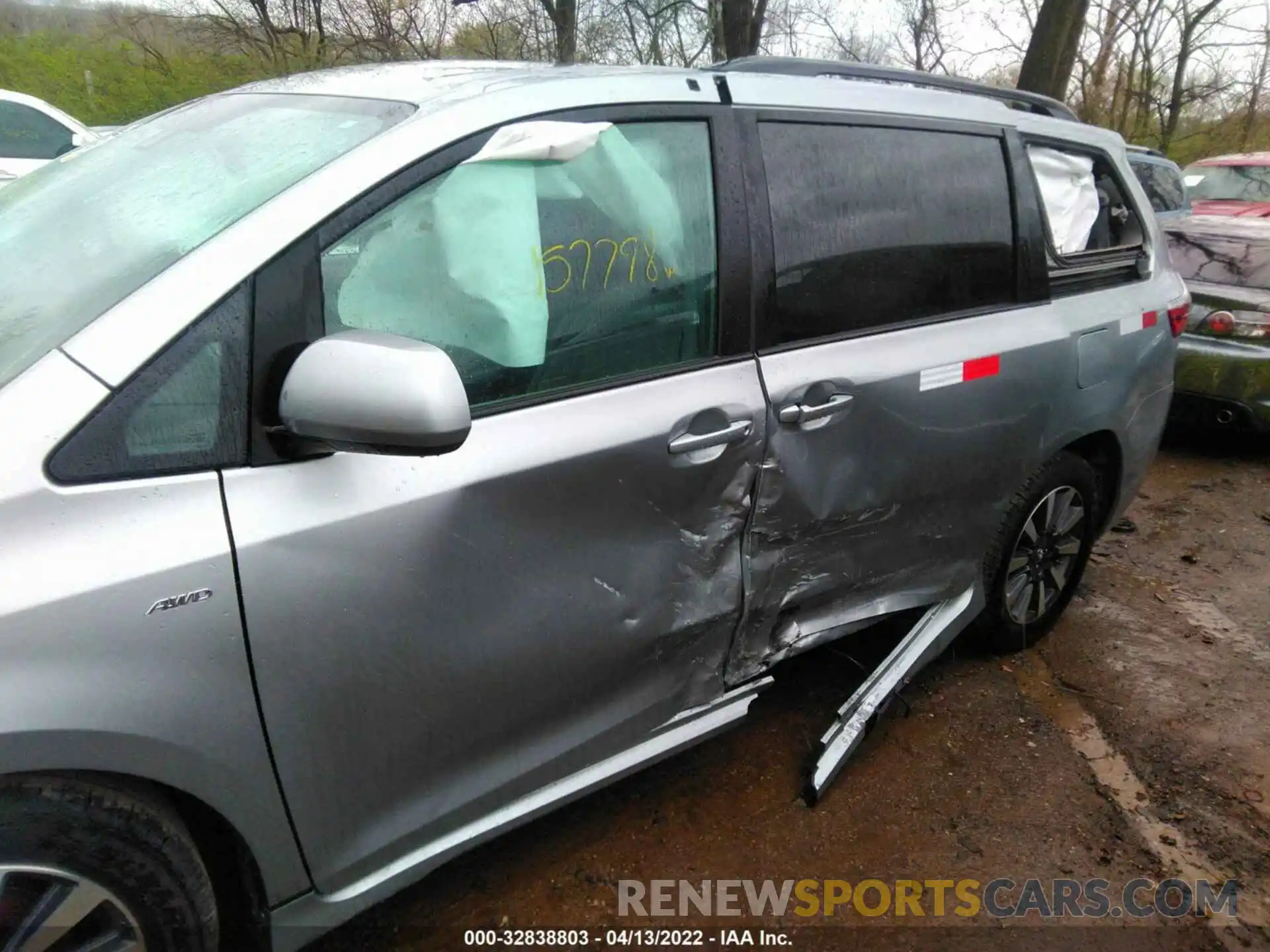 6 Photograph of a damaged car 5TDJZ3DC9KS218860 TOYOTA SIENNA 2019