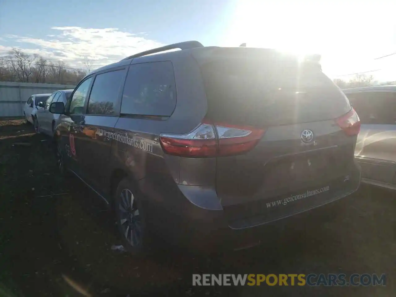 3 Фотография поврежденного автомобиля 5TDJZ3DC9KS220690 TOYOTA SIENNA 2019