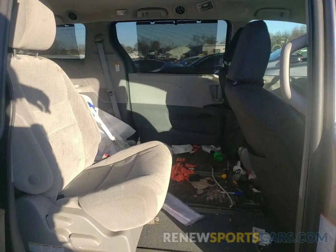 6 Photograph of a damaged car 5TDJZ3DC9KS220690 TOYOTA SIENNA 2019