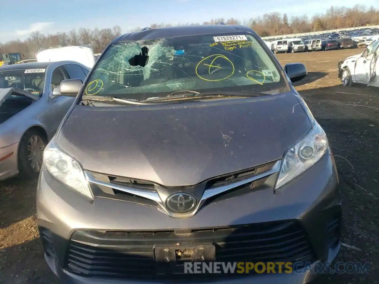 9 Photograph of a damaged car 5TDJZ3DC9KS220690 TOYOTA SIENNA 2019