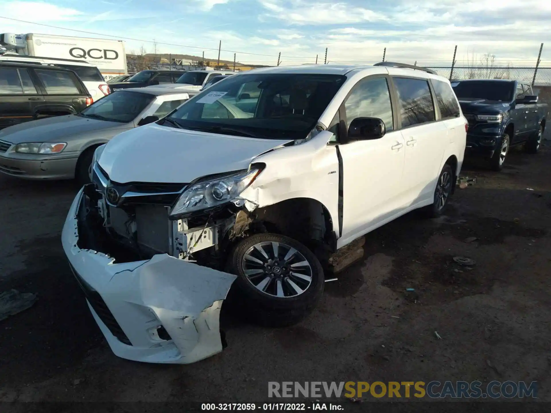 2 Photograph of a damaged car 5TDJZ3DC9KS226439 TOYOTA SIENNA 2019