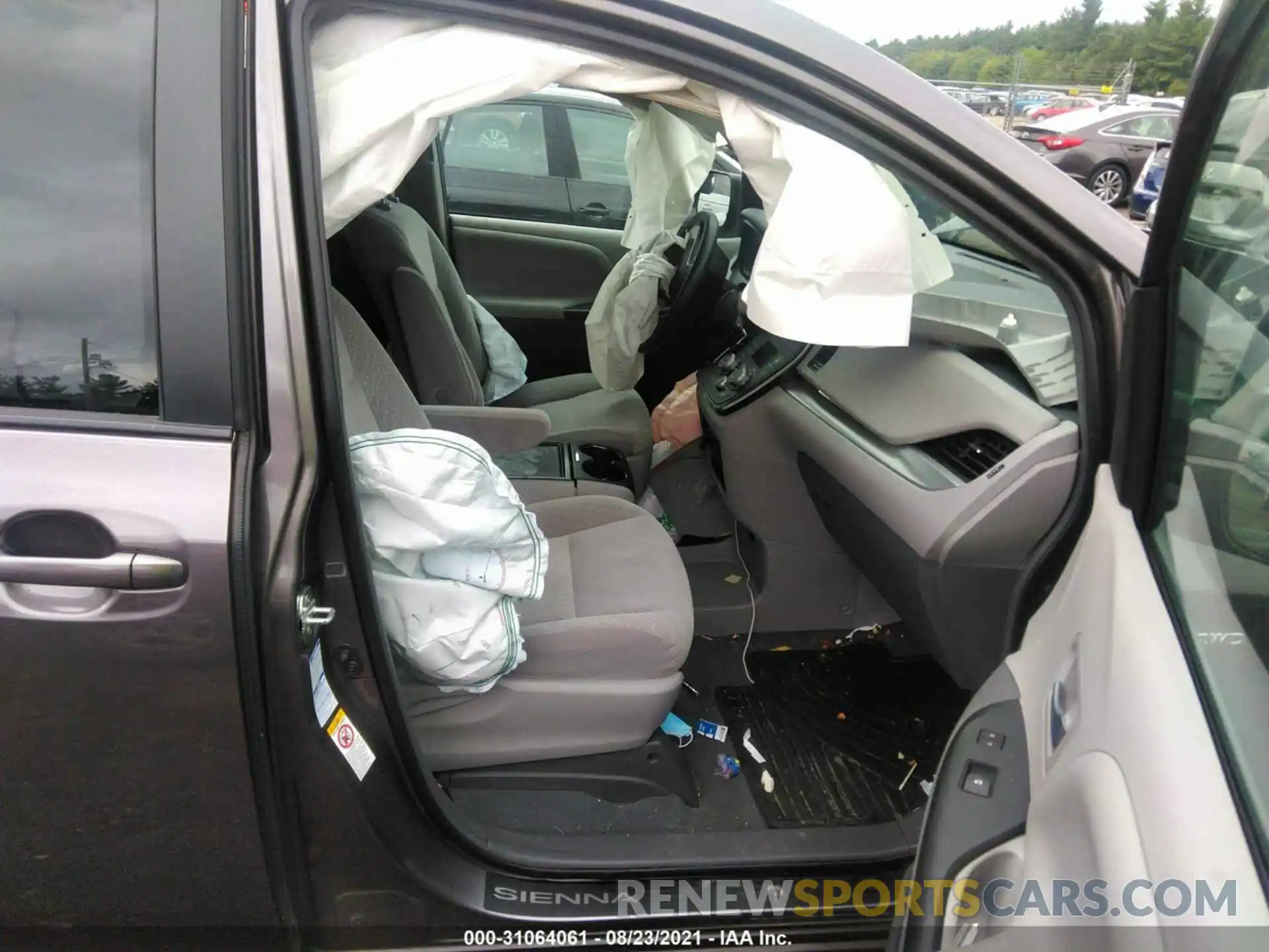 5 Photograph of a damaged car 5TDJZ3DCXKS221069 TOYOTA SIENNA 2019