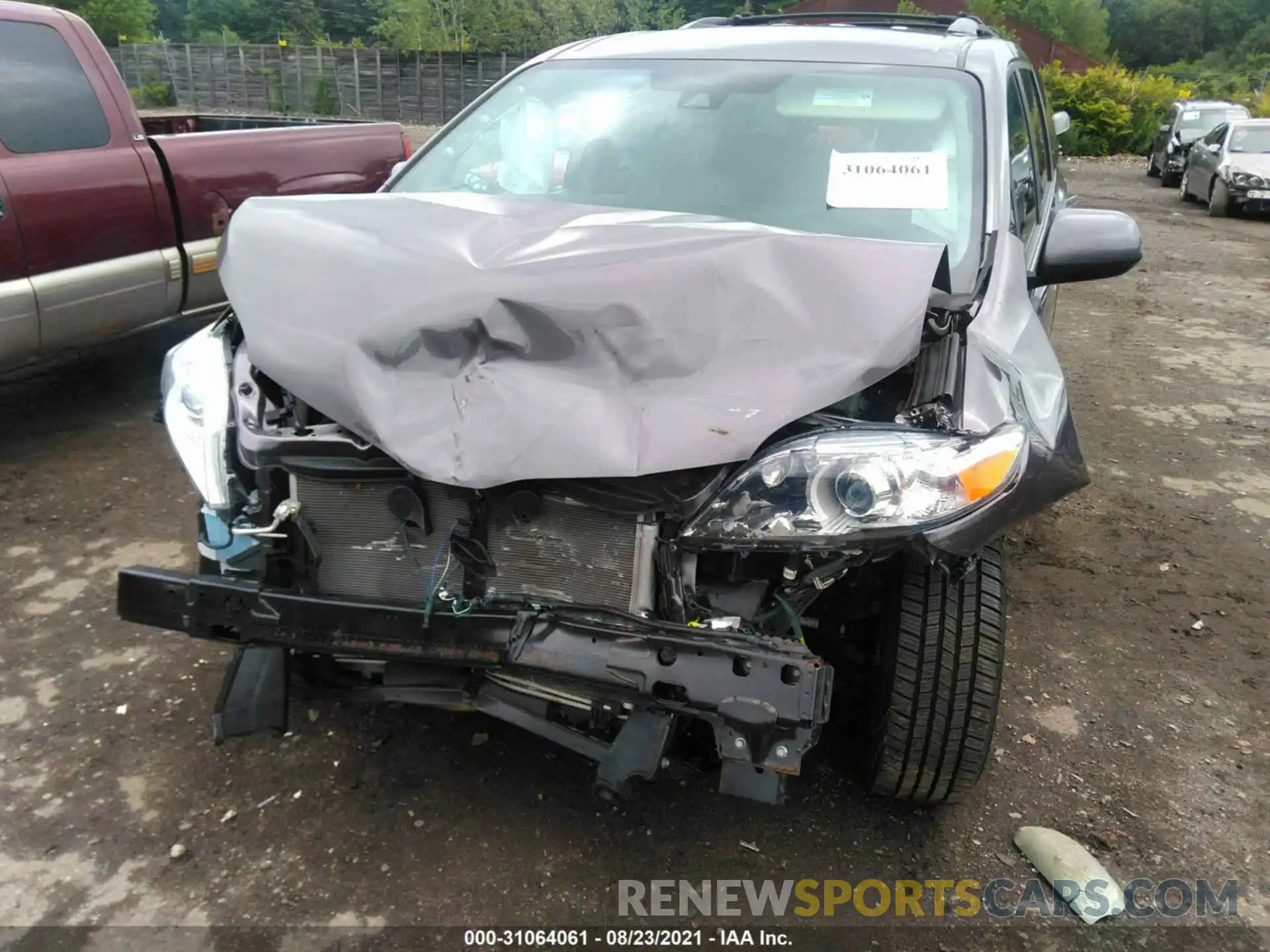 6 Photograph of a damaged car 5TDJZ3DCXKS221069 TOYOTA SIENNA 2019