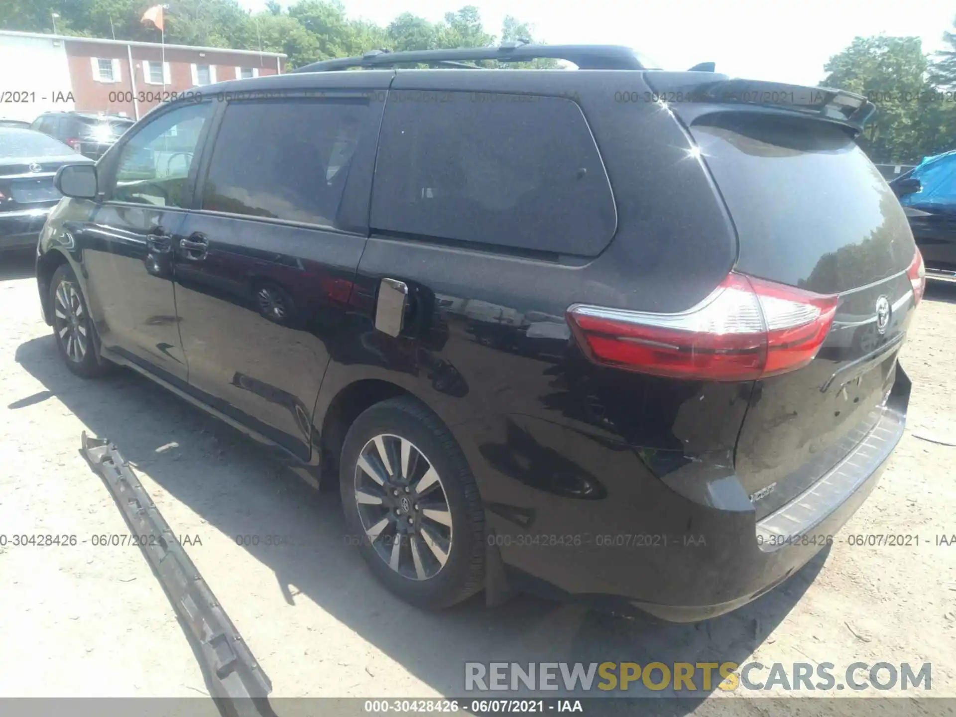 3 Photograph of a damaged car 5TDJZ3DCXKS221136 TOYOTA SIENNA 2019