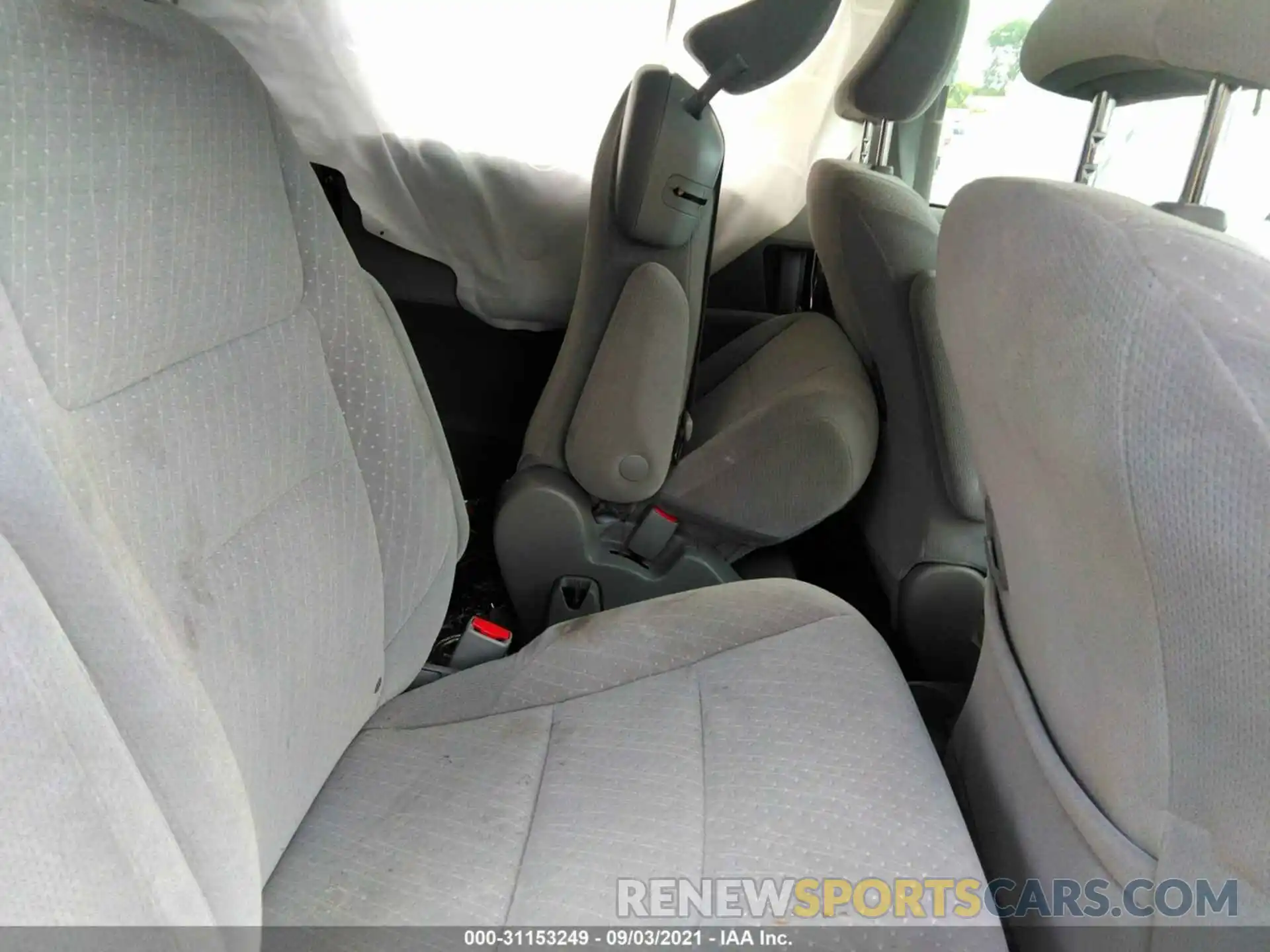 8 Photograph of a damaged car 5TDKZ3DC0KS001556 TOYOTA SIENNA 2019