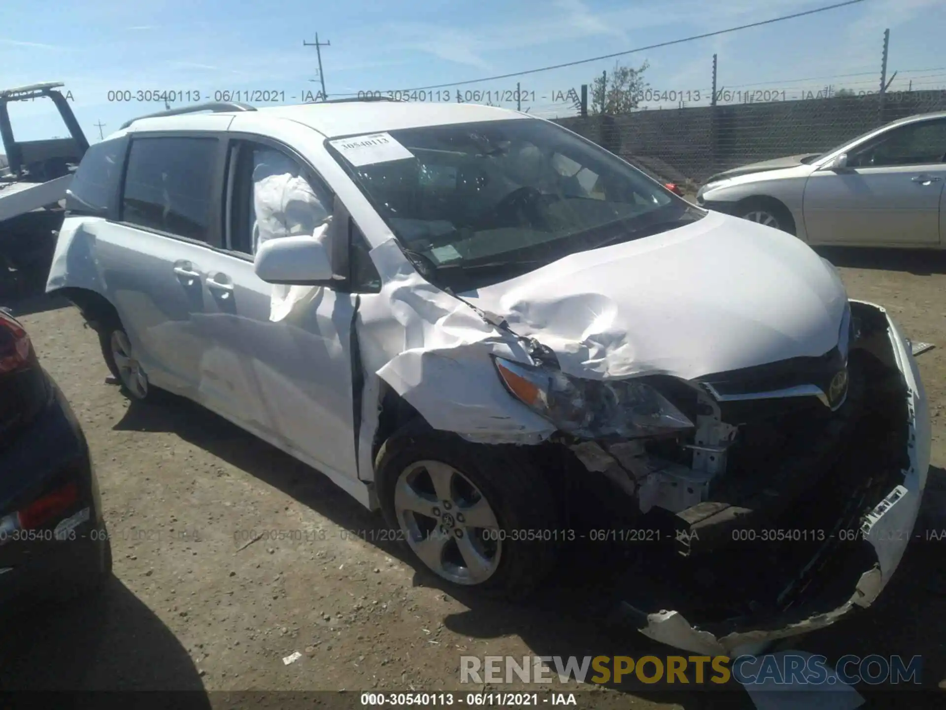 1 Photograph of a damaged car 5TDKZ3DC0KS002366 TOYOTA SIENNA 2019