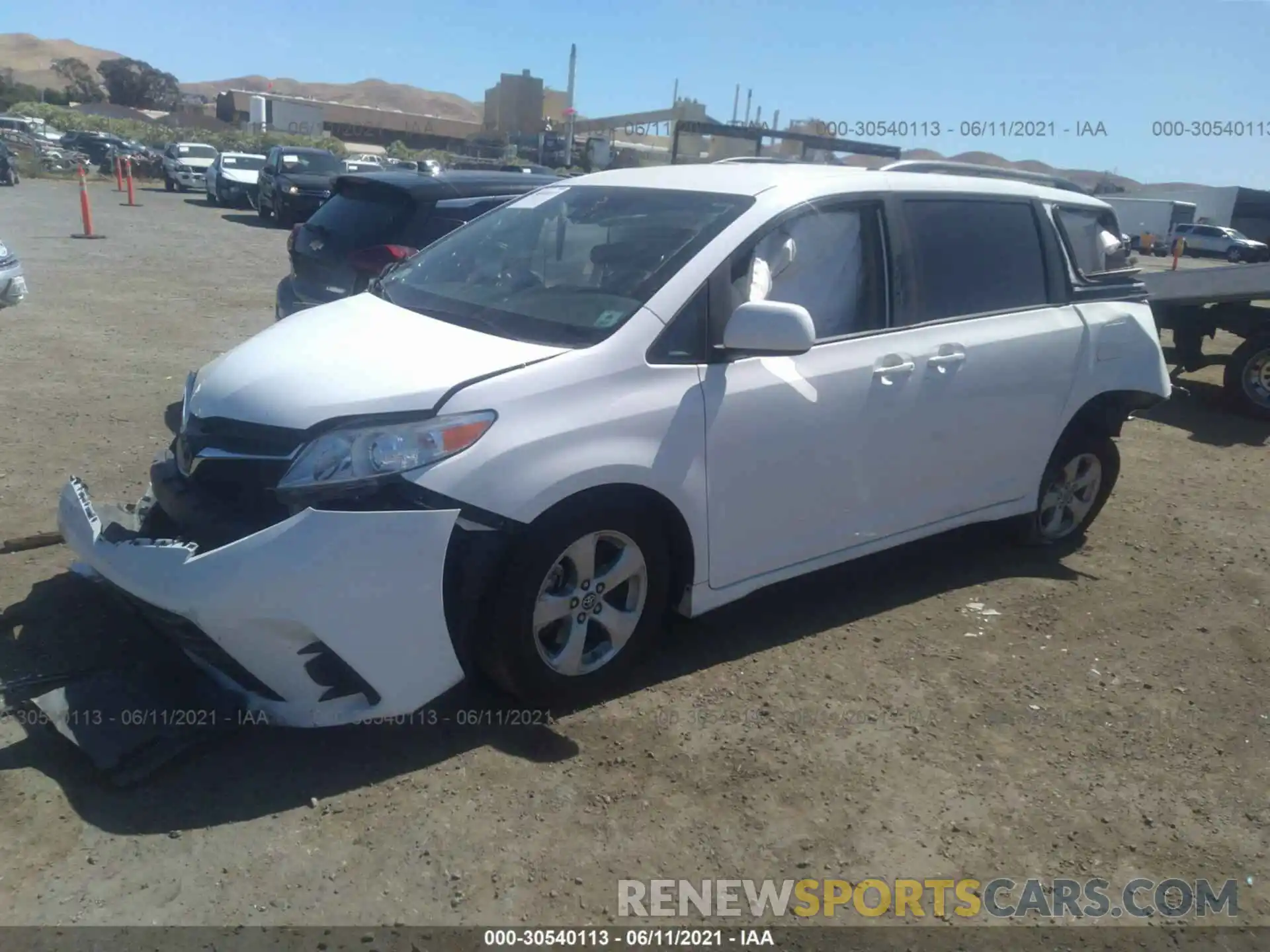 2 Photograph of a damaged car 5TDKZ3DC0KS002366 TOYOTA SIENNA 2019