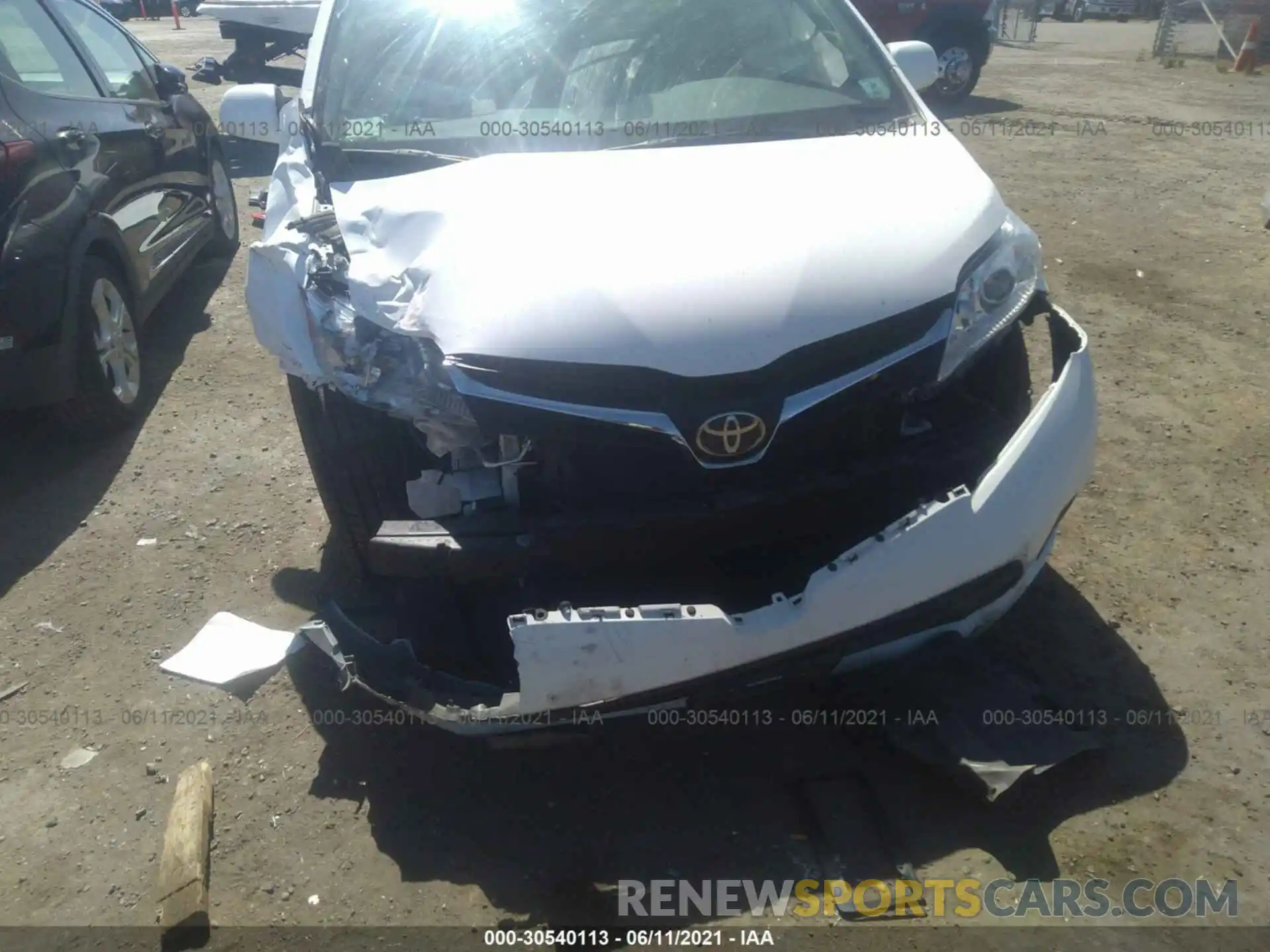 6 Photograph of a damaged car 5TDKZ3DC0KS002366 TOYOTA SIENNA 2019