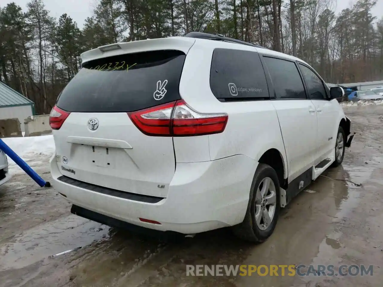 4 Photograph of a damaged car 5TDKZ3DC0KS009155 TOYOTA SIENNA 2019