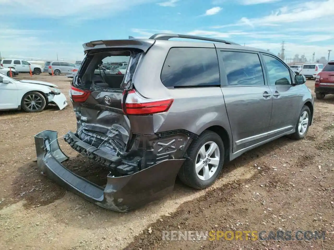 4 Фотография поврежденного автомобиля 5TDKZ3DC0KS010032 TOYOTA SIENNA 2019