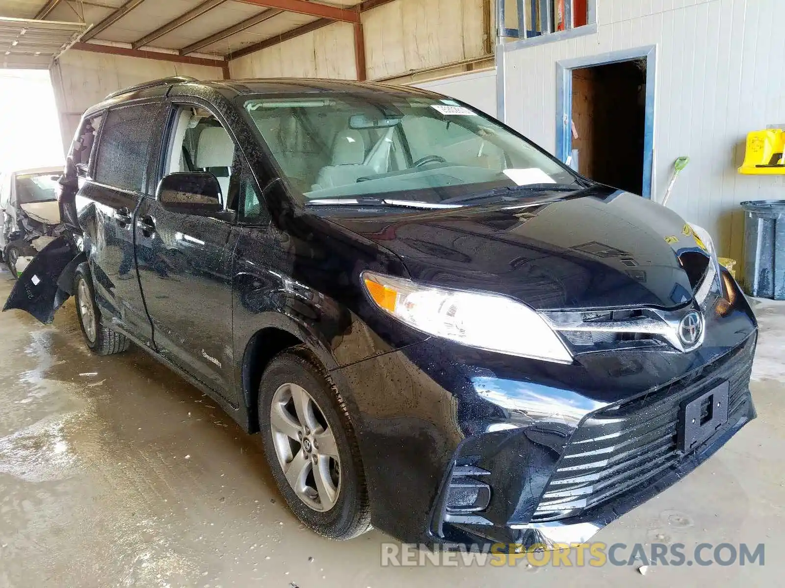 1 Photograph of a damaged car 5TDKZ3DC0KS011763 TOYOTA SIENNA 2019