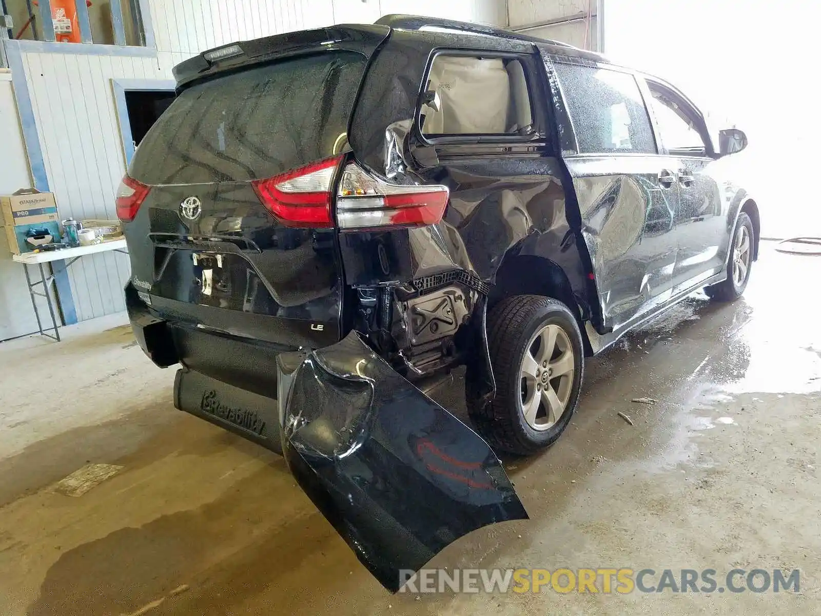 4 Photograph of a damaged car 5TDKZ3DC0KS011763 TOYOTA SIENNA 2019