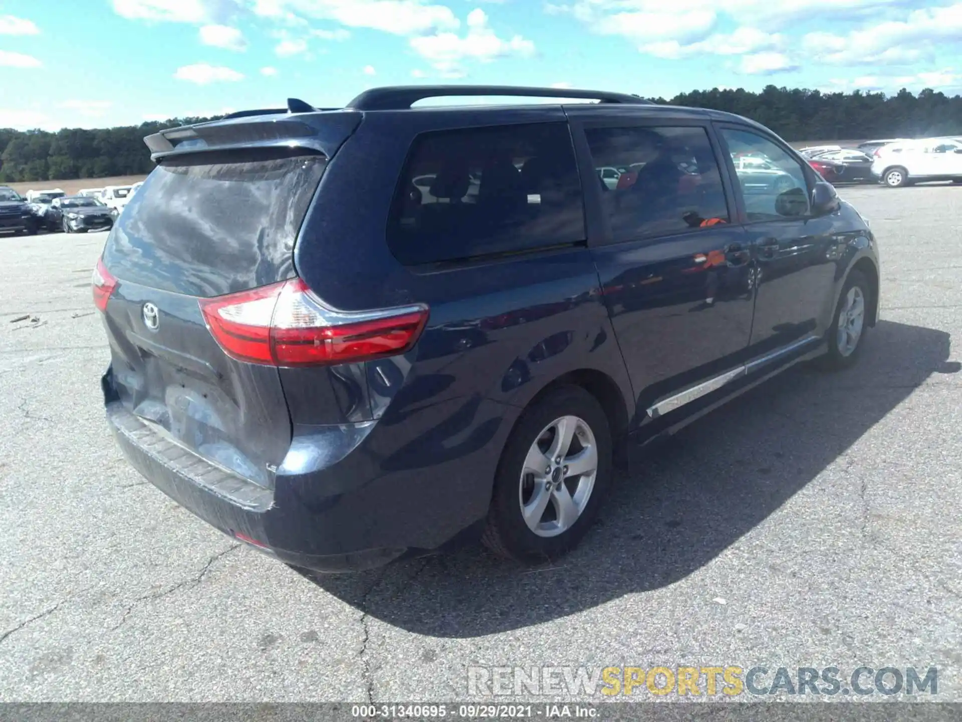 4 Photograph of a damaged car 5TDKZ3DC0KS016560 TOYOTA SIENNA 2019