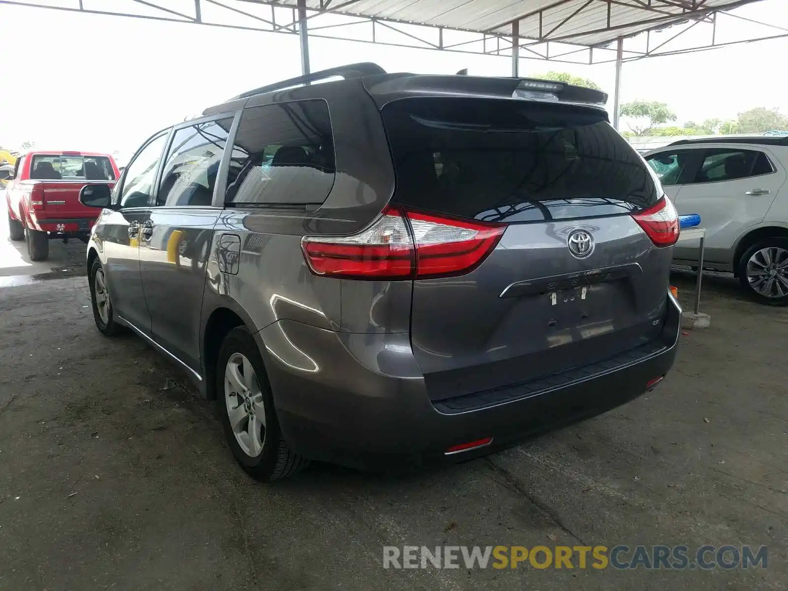 3 Photograph of a damaged car 5TDKZ3DC0KS017983 TOYOTA SIENNA 2019