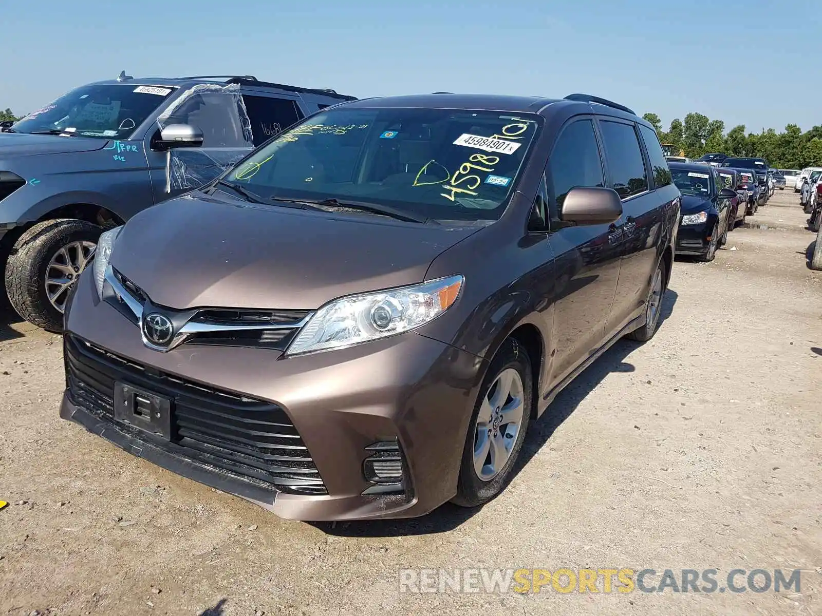 2 Photograph of a damaged car 5TDKZ3DC0KS967552 TOYOTA SIENNA 2019