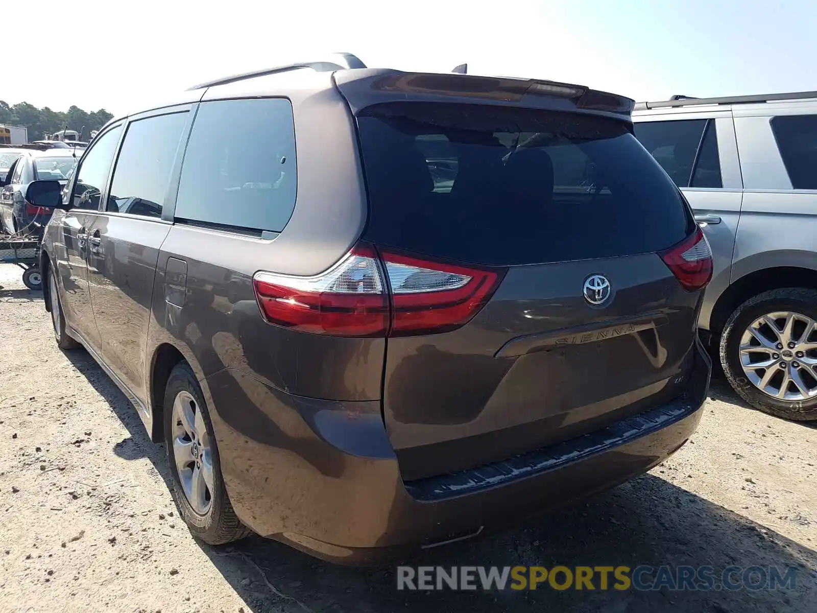 3 Фотография поврежденного автомобиля 5TDKZ3DC0KS967552 TOYOTA SIENNA 2019