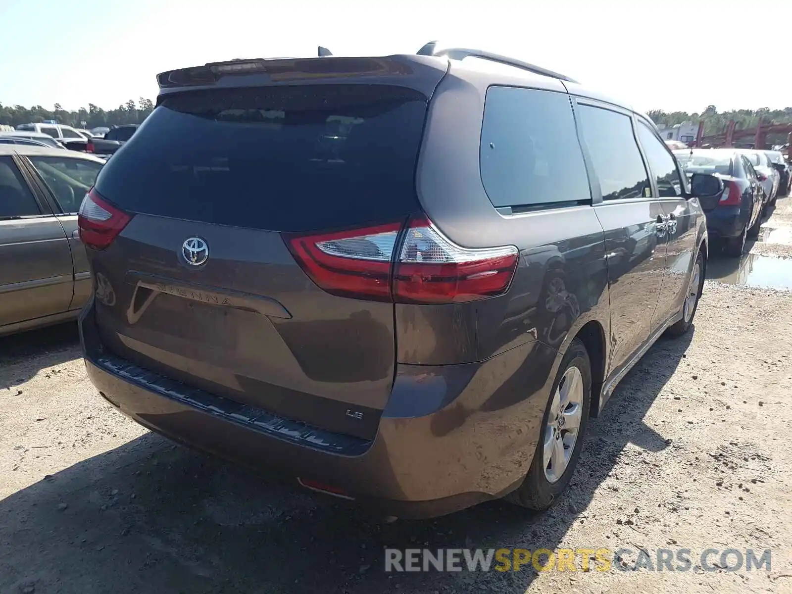 4 Фотография поврежденного автомобиля 5TDKZ3DC0KS967552 TOYOTA SIENNA 2019