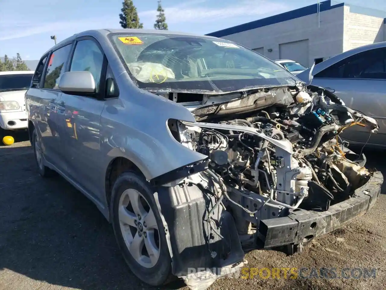 1 Photograph of a damaged car 5TDKZ3DC0KS972668 TOYOTA SIENNA 2019