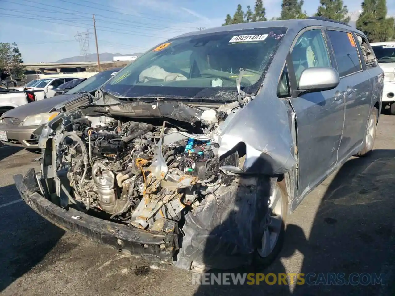 2 Photograph of a damaged car 5TDKZ3DC0KS972668 TOYOTA SIENNA 2019