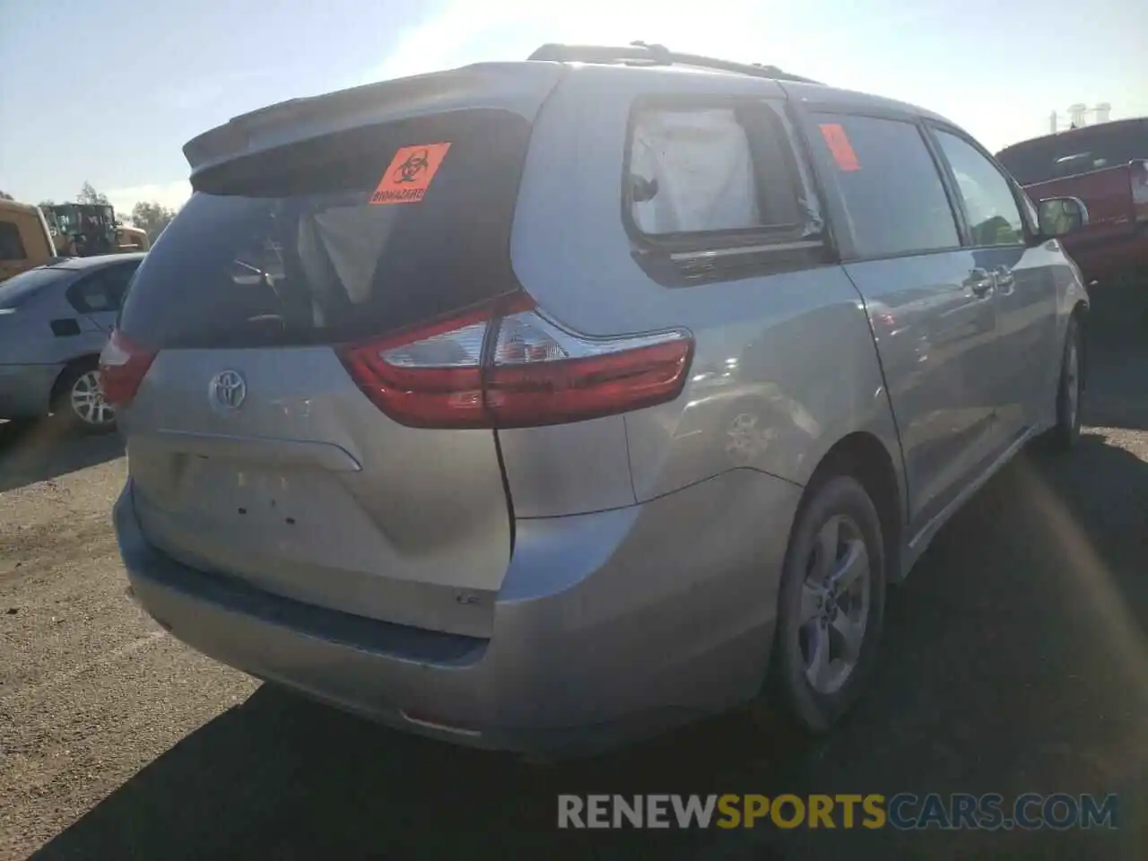 4 Photograph of a damaged car 5TDKZ3DC0KS972668 TOYOTA SIENNA 2019