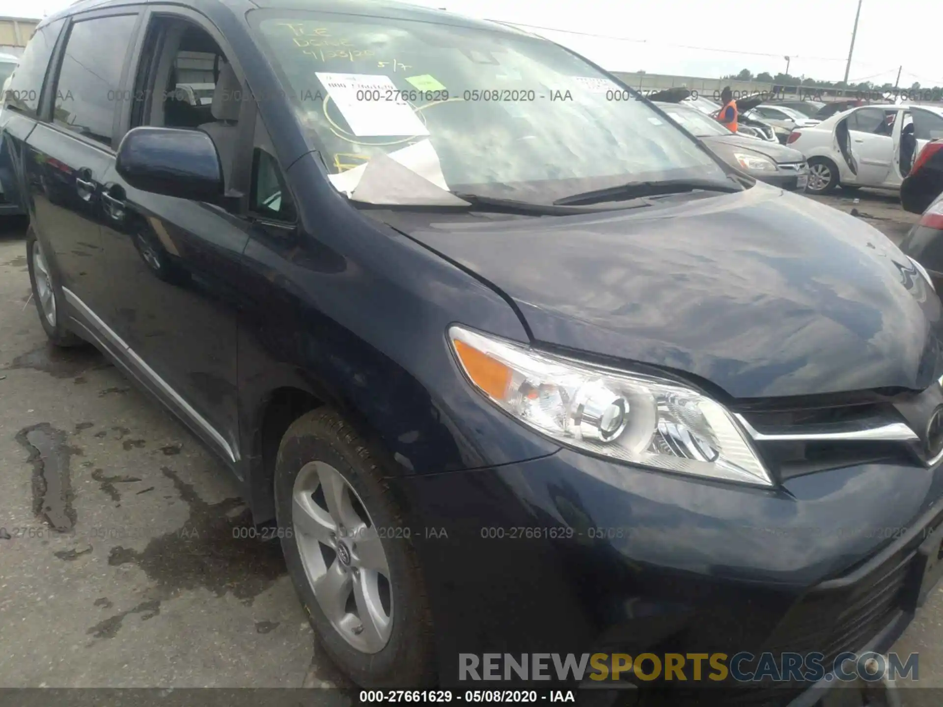 1 Photograph of a damaged car 5TDKZ3DC0KS974551 TOYOTA SIENNA 2019