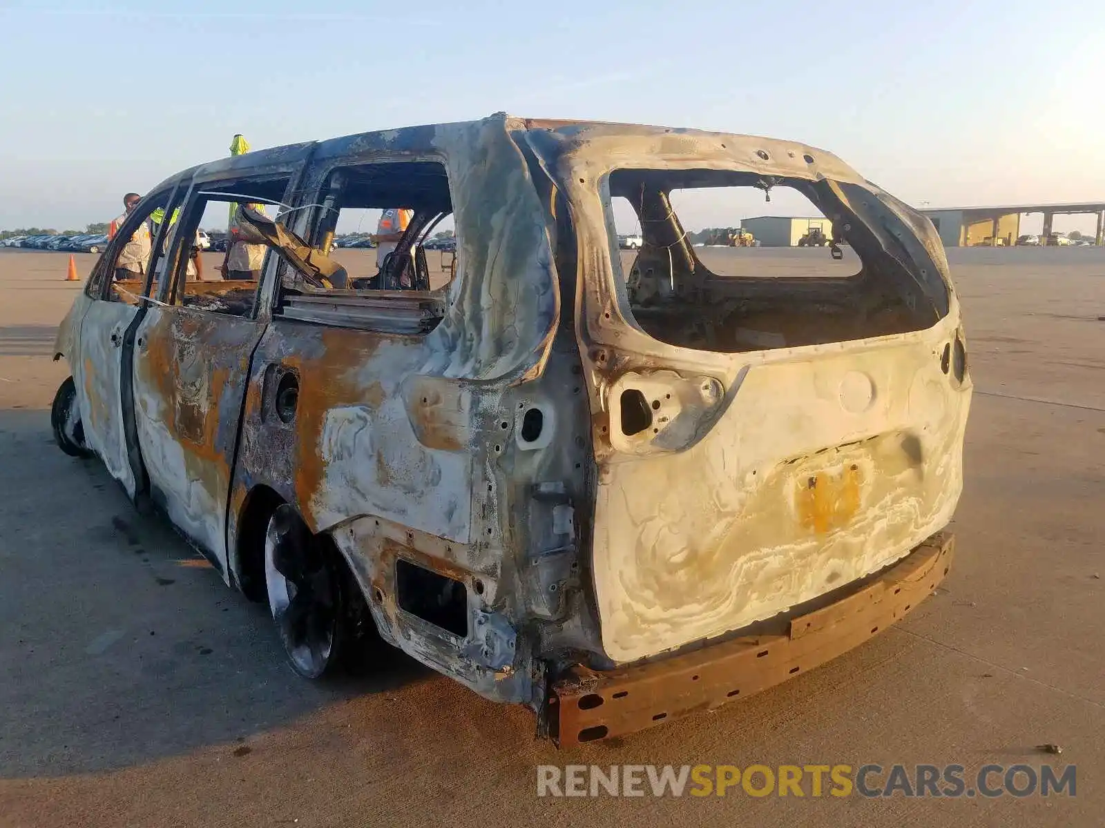 3 Photograph of a damaged car 5TDKZ3DC0KS975103 TOYOTA SIENNA 2019