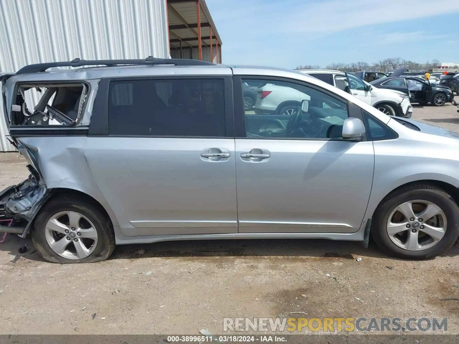 13 Фотография поврежденного автомобиля 5TDKZ3DC0KS975439 TOYOTA SIENNA 2019