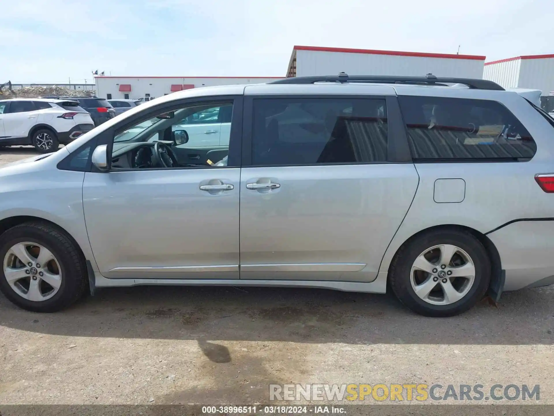 14 Фотография поврежденного автомобиля 5TDKZ3DC0KS975439 TOYOTA SIENNA 2019