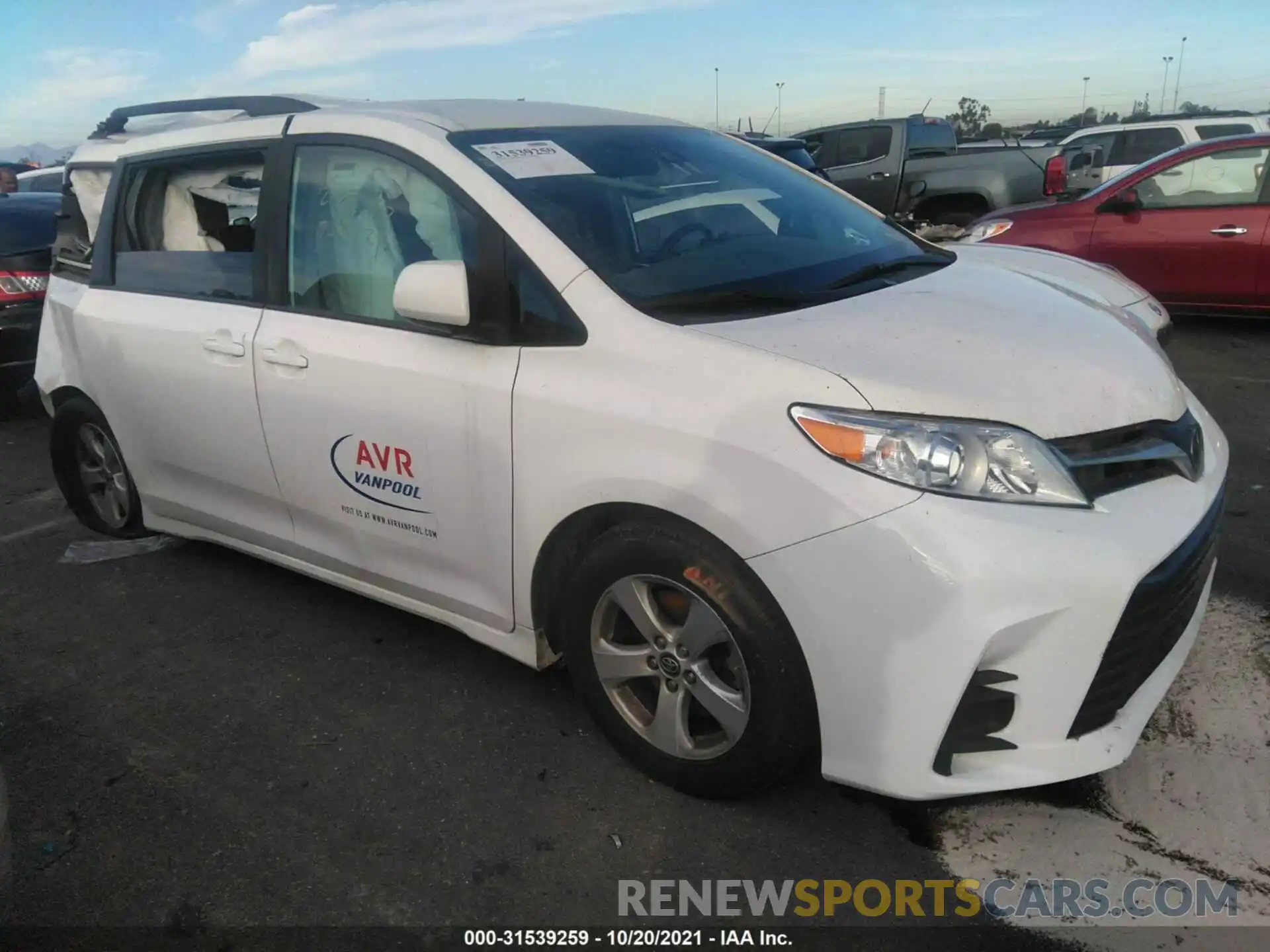 1 Photograph of a damaged car 5TDKZ3DC0KS978714 TOYOTA SIENNA 2019