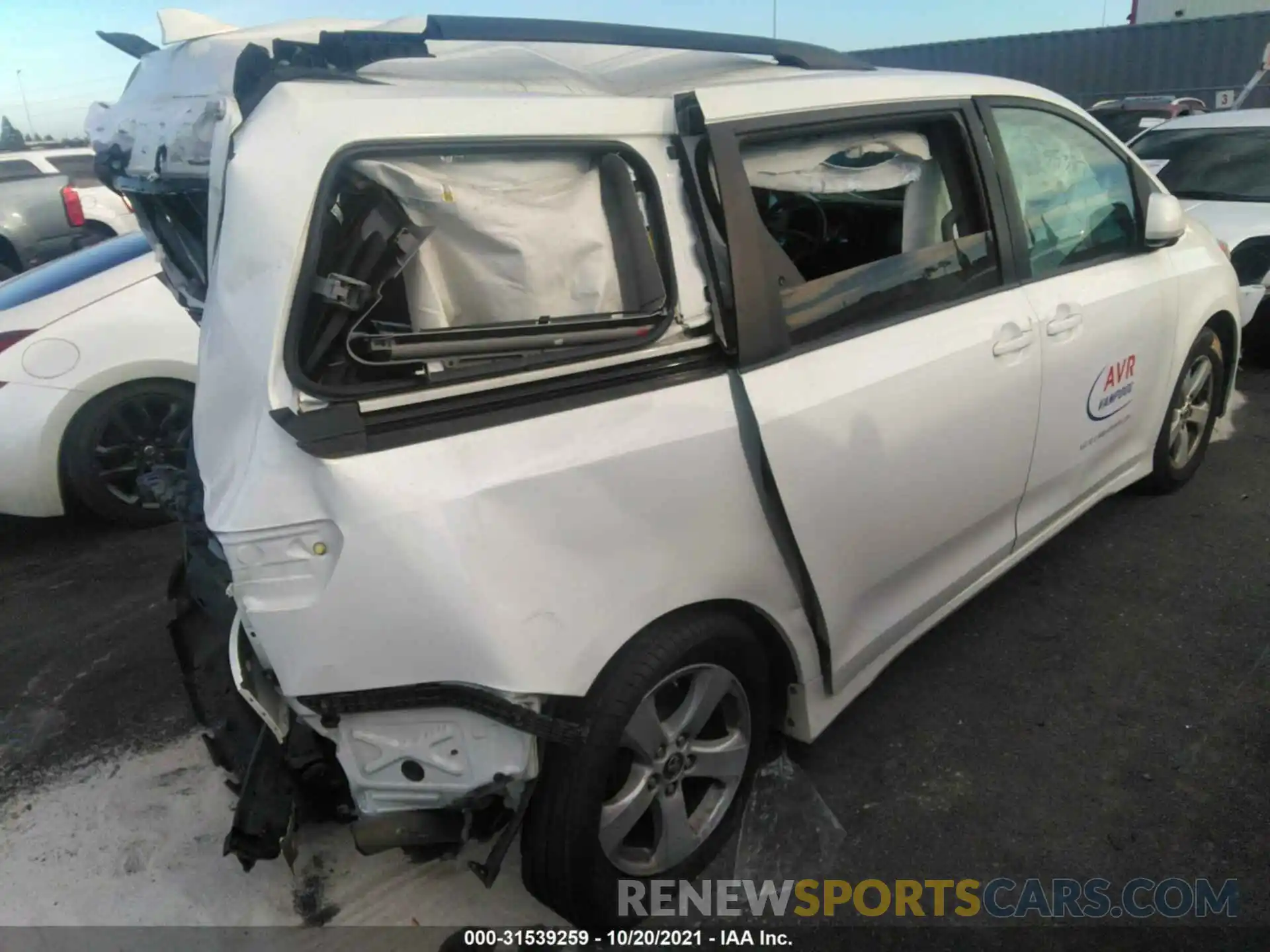 4 Photograph of a damaged car 5TDKZ3DC0KS978714 TOYOTA SIENNA 2019